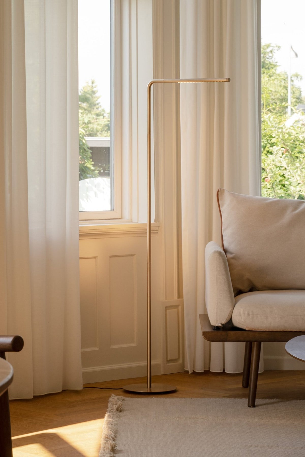 Lampadaire en laiton doré 58x142,5cm Omni - Umage - The Cool Republic