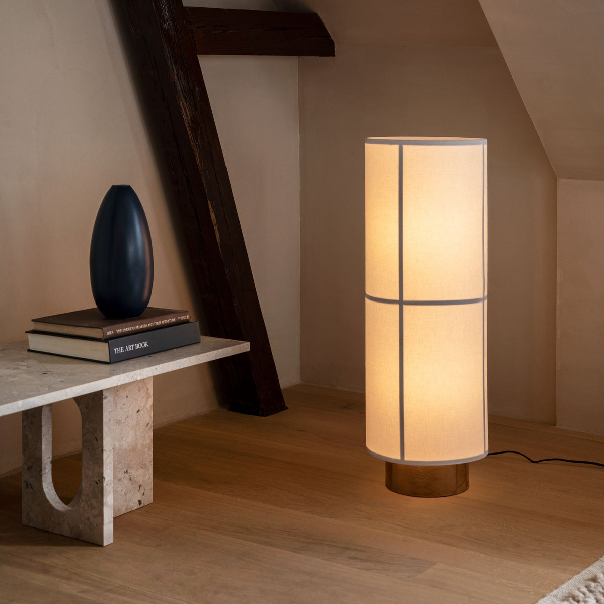 Lampadaire en lin blanc 83cm Hashira - Audo - The Cool Republic