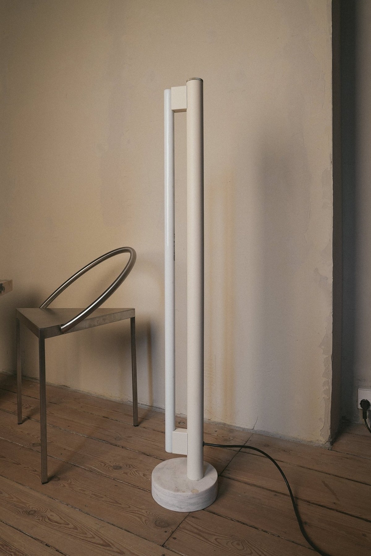 Lampadaire en marbre et acier crème 113 cm Eiffel - Frama - The Cool Republic