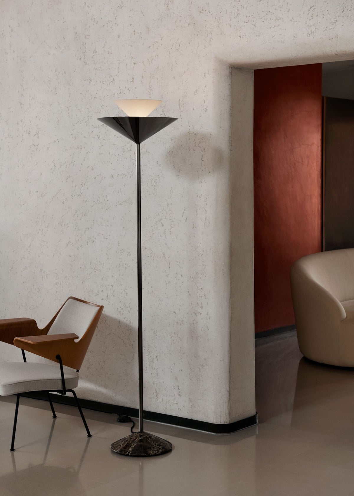 Lampadaire en marbre et chrome foncé gris 150cm Gio LN28 - &tradition - The Cool Republic