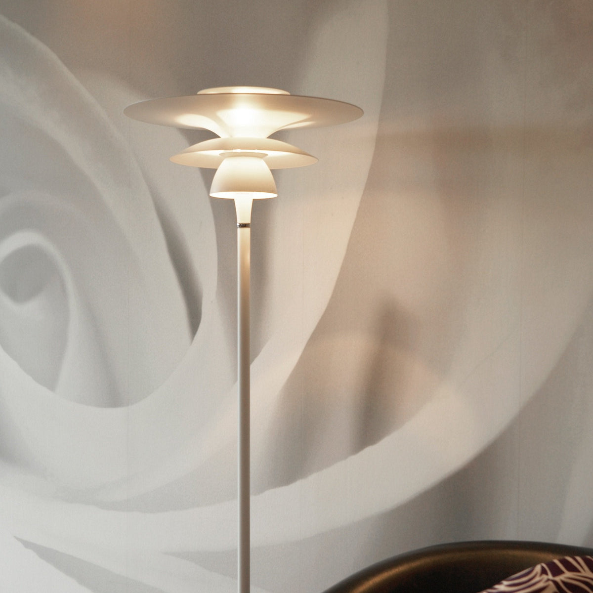Lampadaire en métal blanc 50 cm Picasso - Belid - The Cool Republic