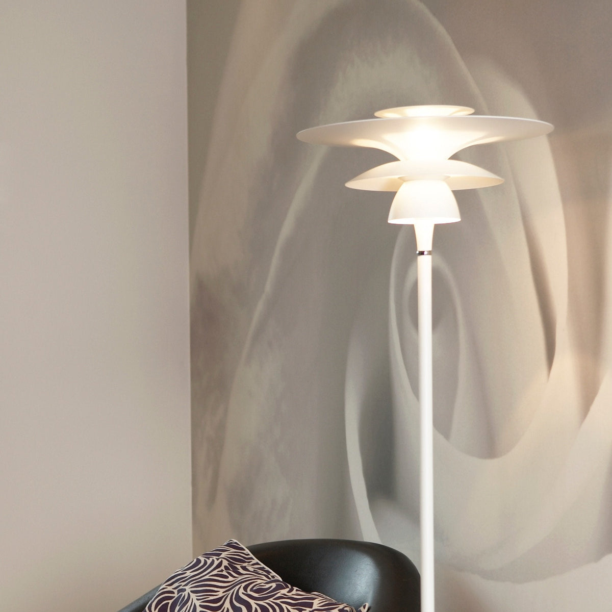 Lampadaire en métal blanc 50 cm Picasso - Belid - The Cool Republic