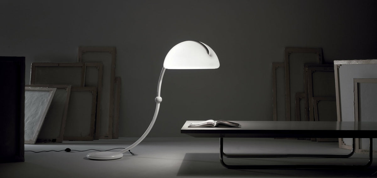 Lampadaire en métal blanc 55 x 120 cm Serpente - Martinelli Luce - The Cool Republic