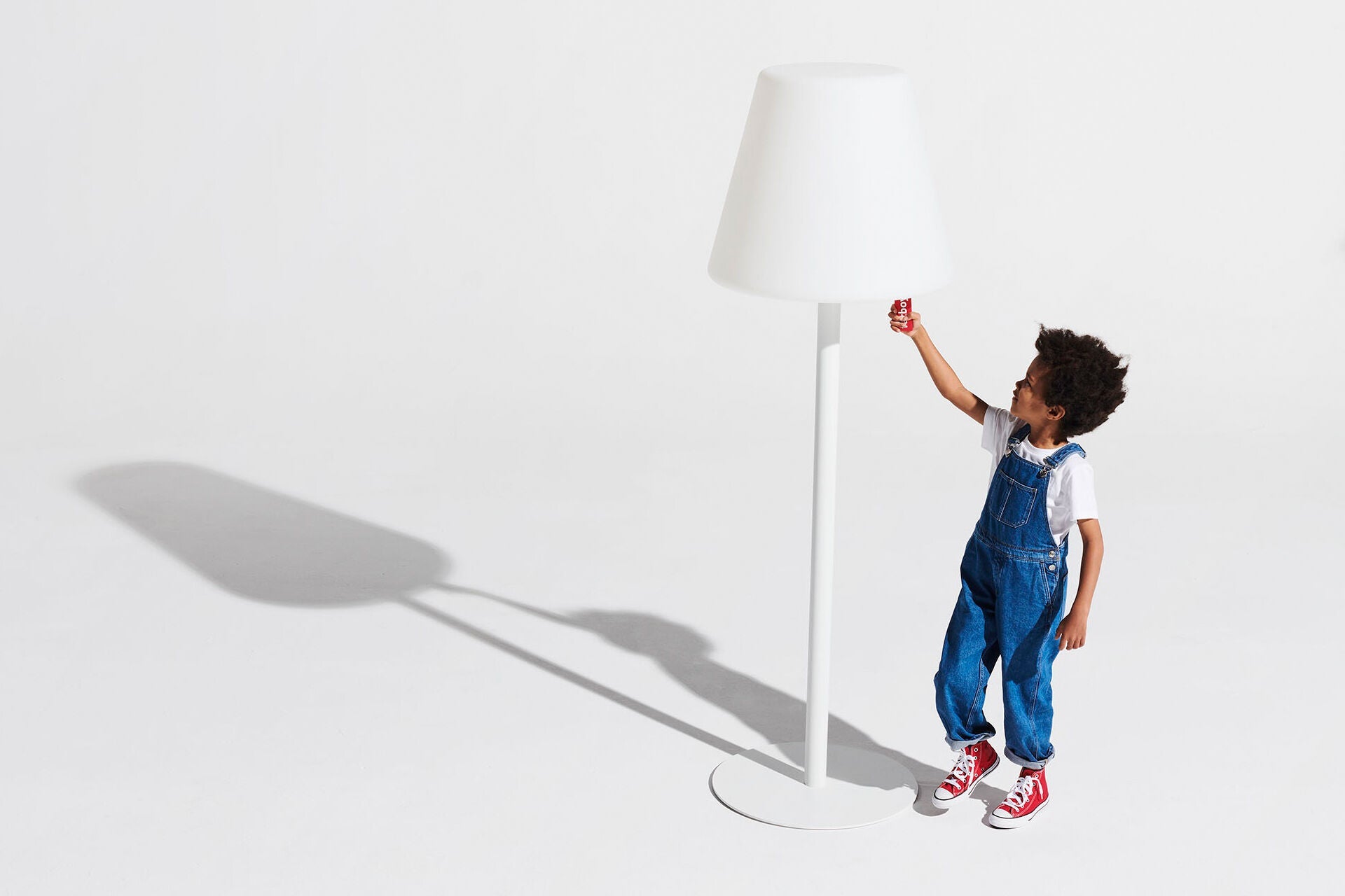 Lampadaire extérieur blanc 58x182cm Edison The Giant - Fatboy - The Cool Republic