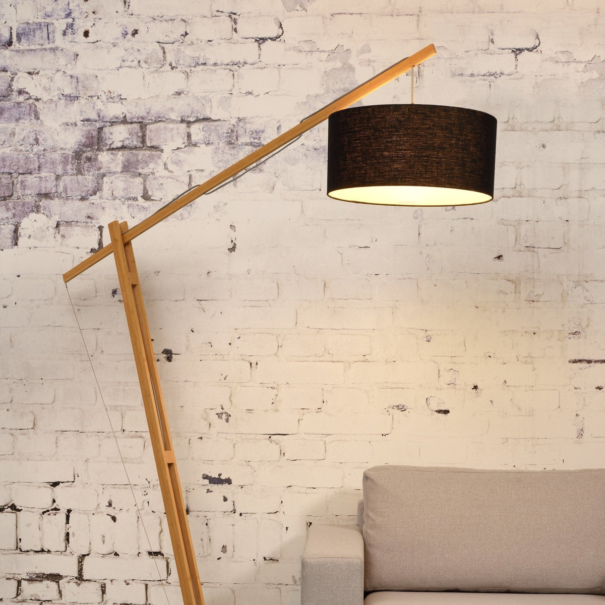 Lampadaire noir en bambou et lin Montblanc - Good & Mojo - The Cool Republic