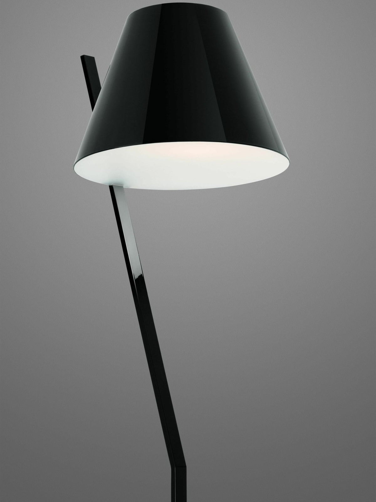 Lampadaire noir La Petite - Artemide - The Cool Republic