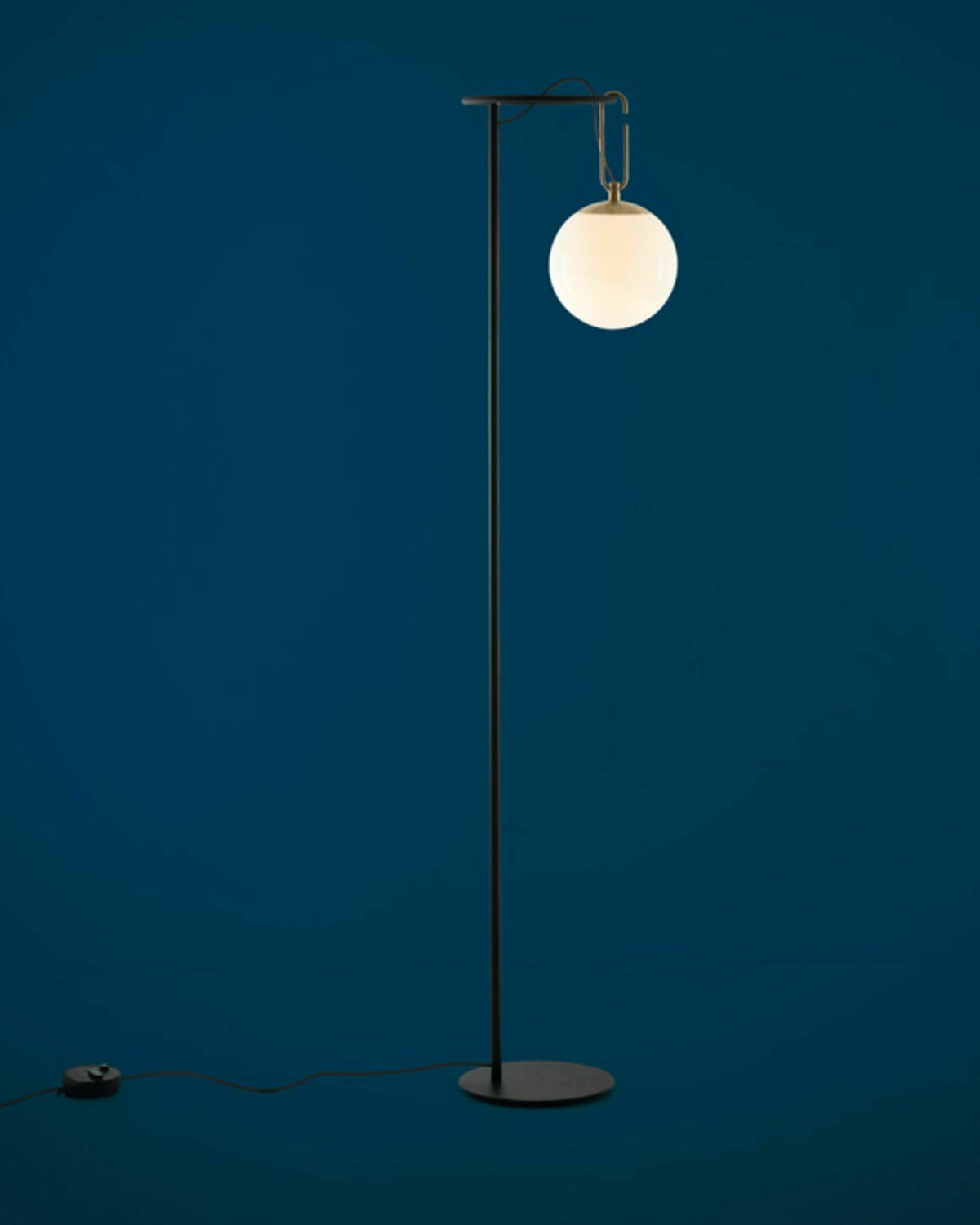 Lampadaire noir Neri&Hu - Artemide - The Cool Republic