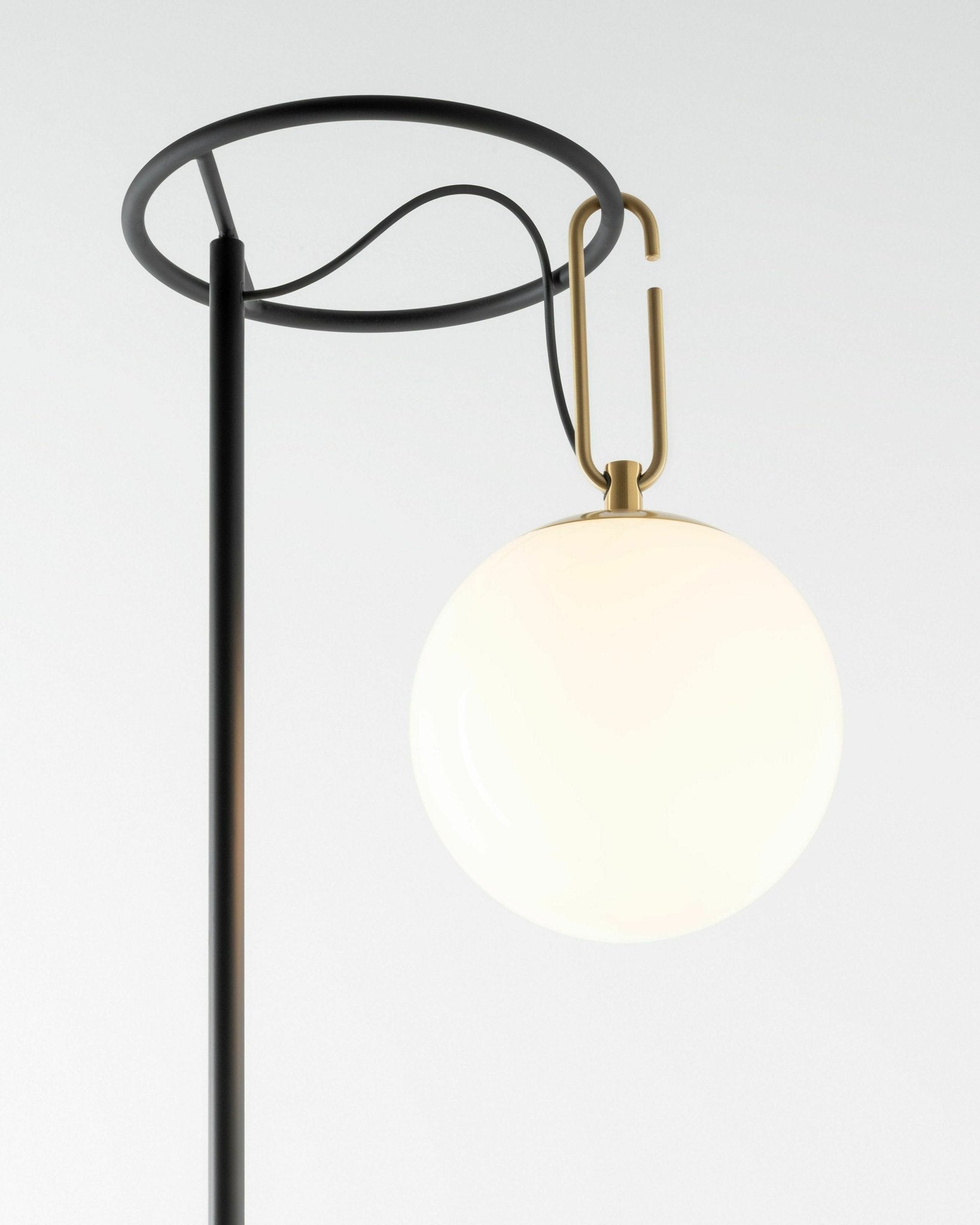 Lampadaire noir Neri&Hu - Artemide - The Cool Republic
