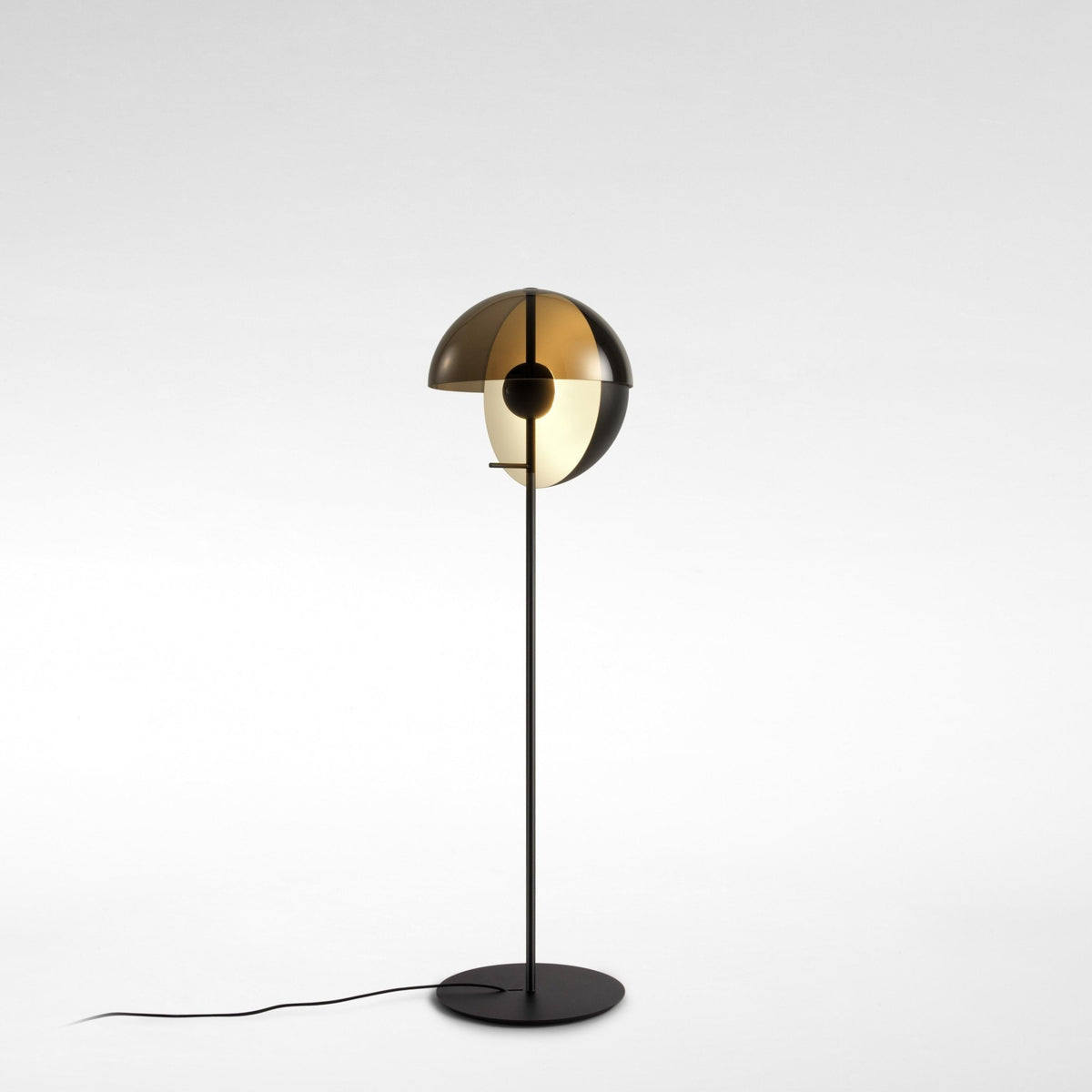 Lampadaire noir Theia - Marset - The Cool Republic