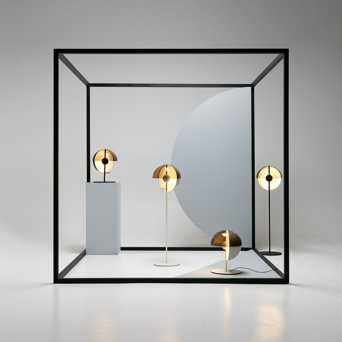Lampadaire noir Theia - Marset - The Cool Republic