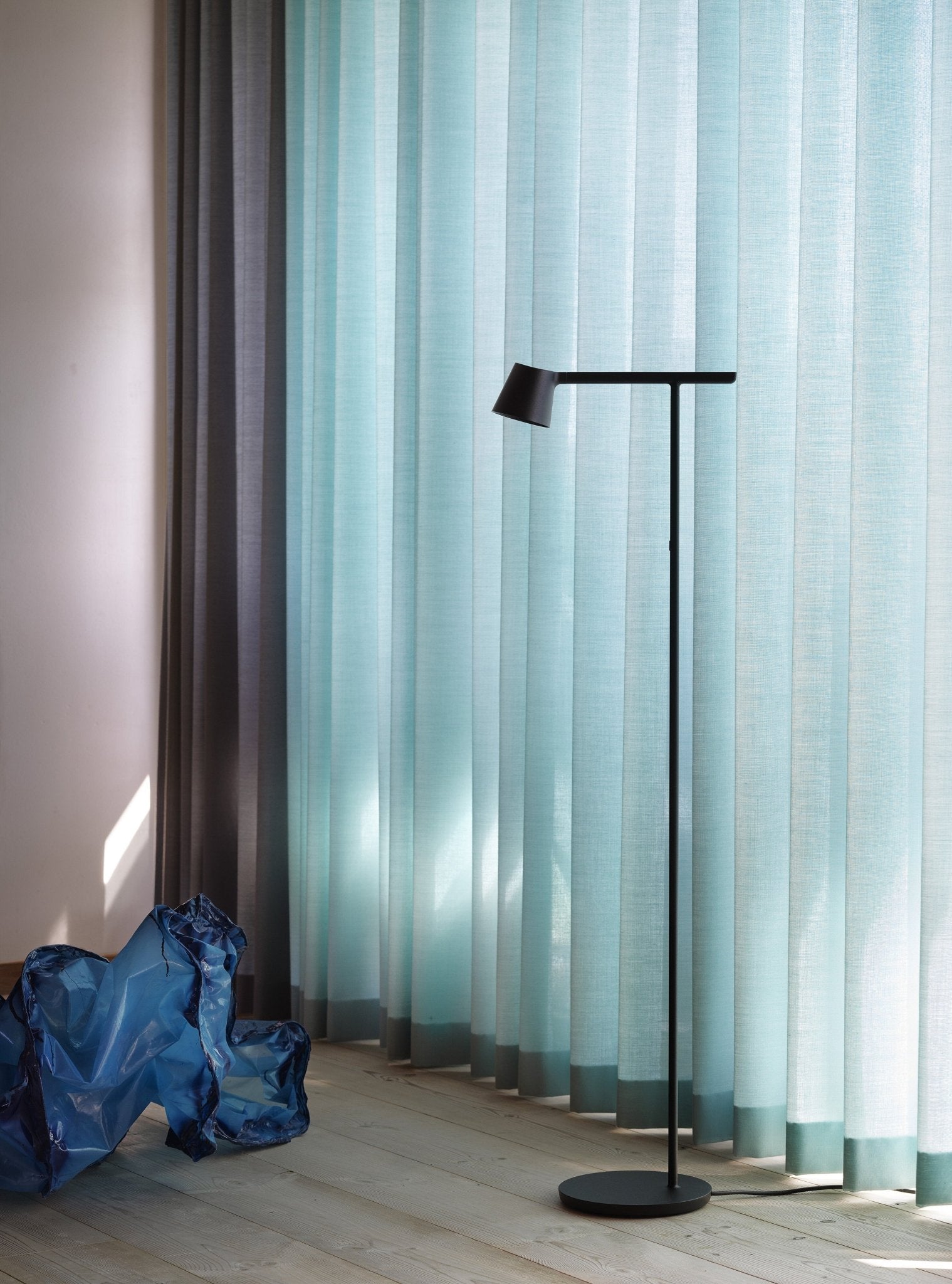 Lampadaire noir Tip - Muuto - The Cool Republic