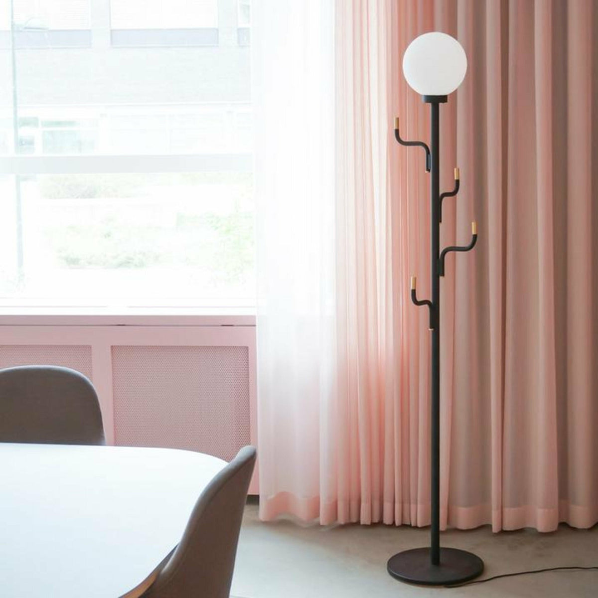 Lampadaire rose Big Darling - Swedish Ninja - The Cool Republic