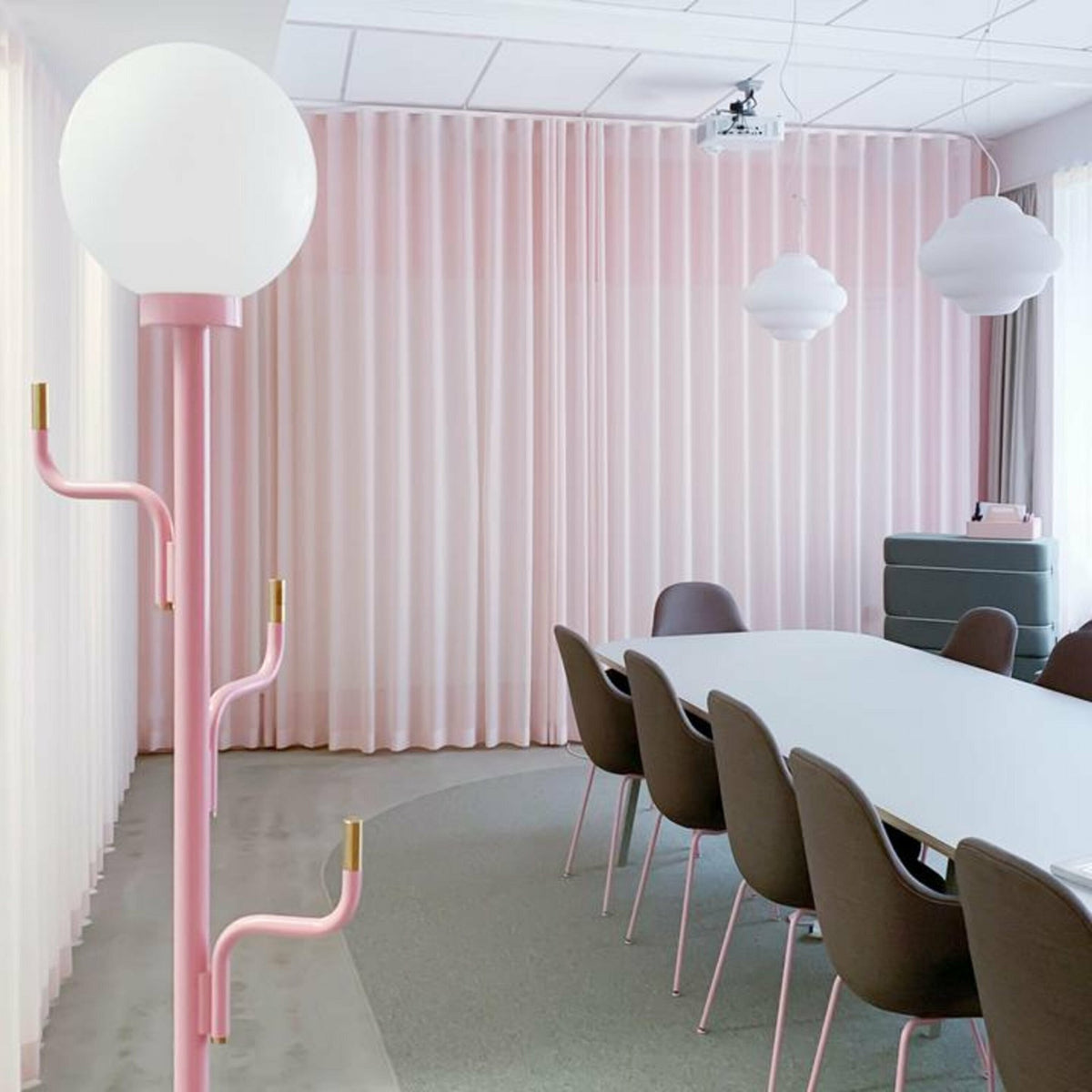 Lampadaire rose Big Darling - Swedish Ninja - The Cool Republic