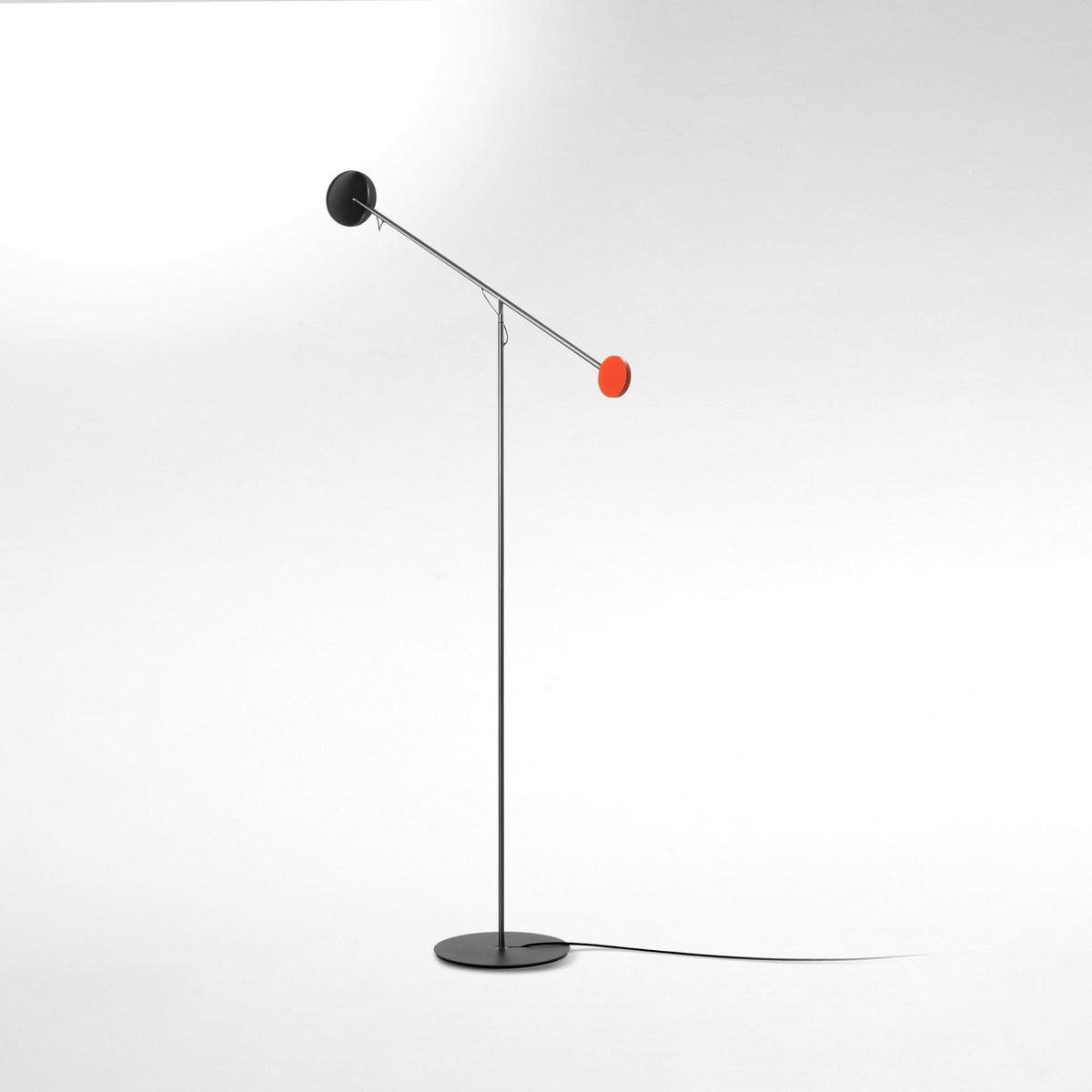 Lampadaire rouge Copérnica - Marset - The Cool Republic