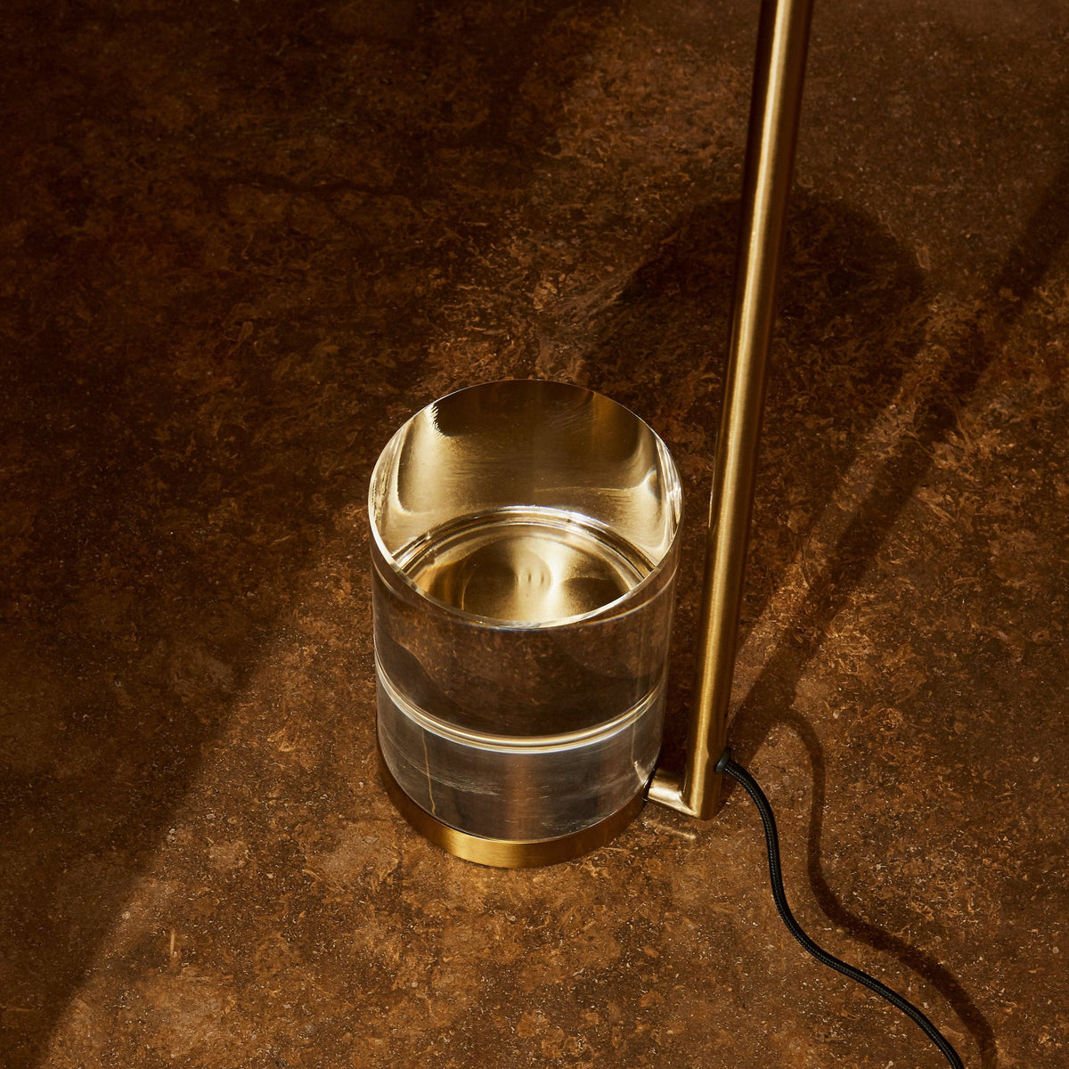 Lampadaire verre et or Luceo - Aytm - The Cool Republic