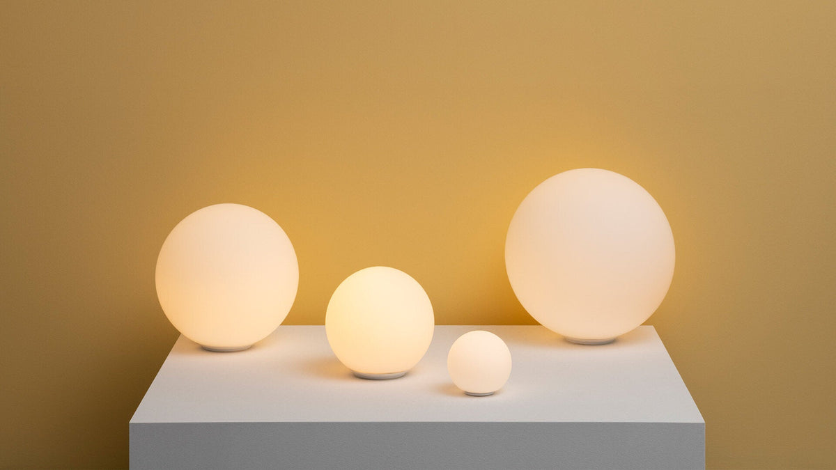 Lampe à poser blanche 25 cm Dioscuri - Artemide - The Cool Republic