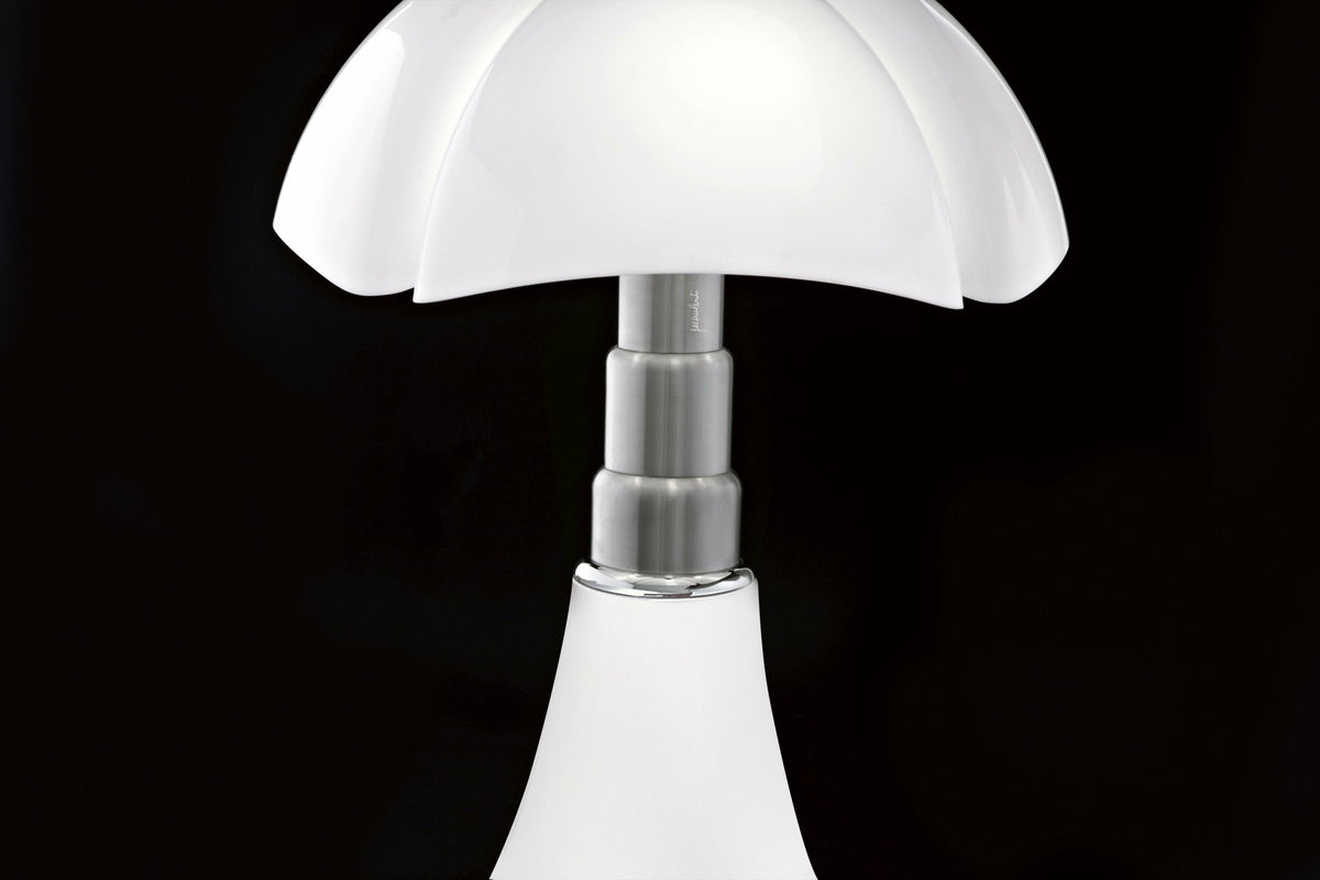 Lampe à poser en acier inox blanc 86cm Pipistrello - Martinelli Luce - The Cool Republic