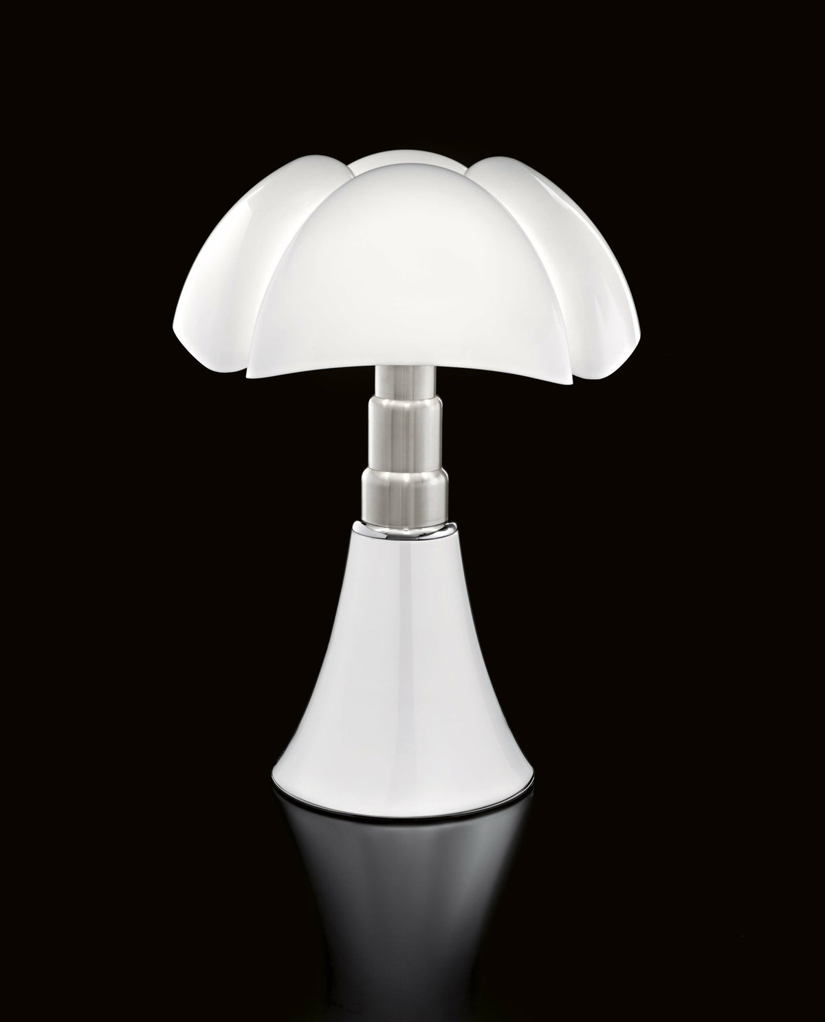 Lampe à poser en acier inox blanc 86cm Pipistrello - Martinelli Luce - The Cool Republic