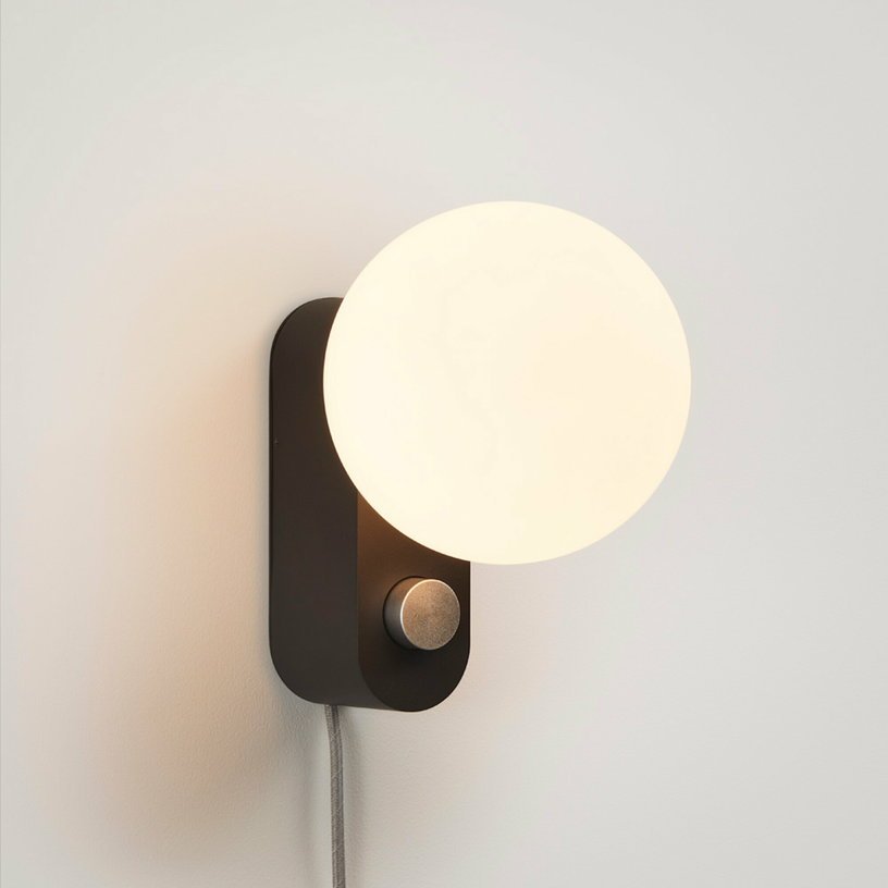 Lampe à poser en aluminium noir charbon 22 x 15 cm Alumina - Tala - The Cool Republic