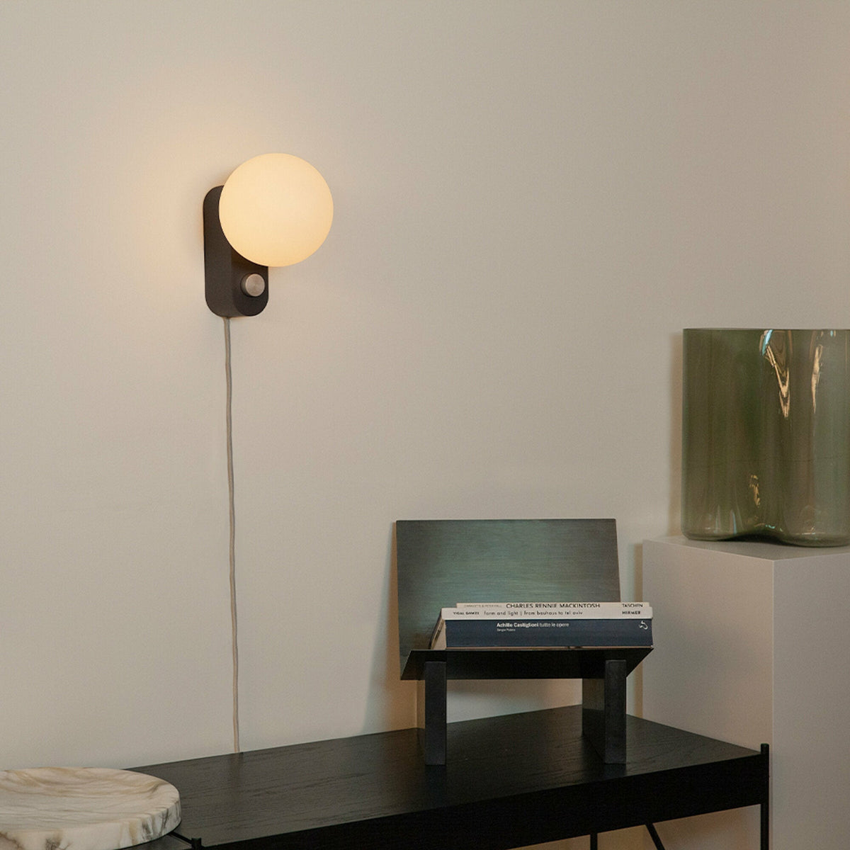 Black aluminum table lamp charbon 22 x 15 cm Alumina - Tala - The Cool Republic