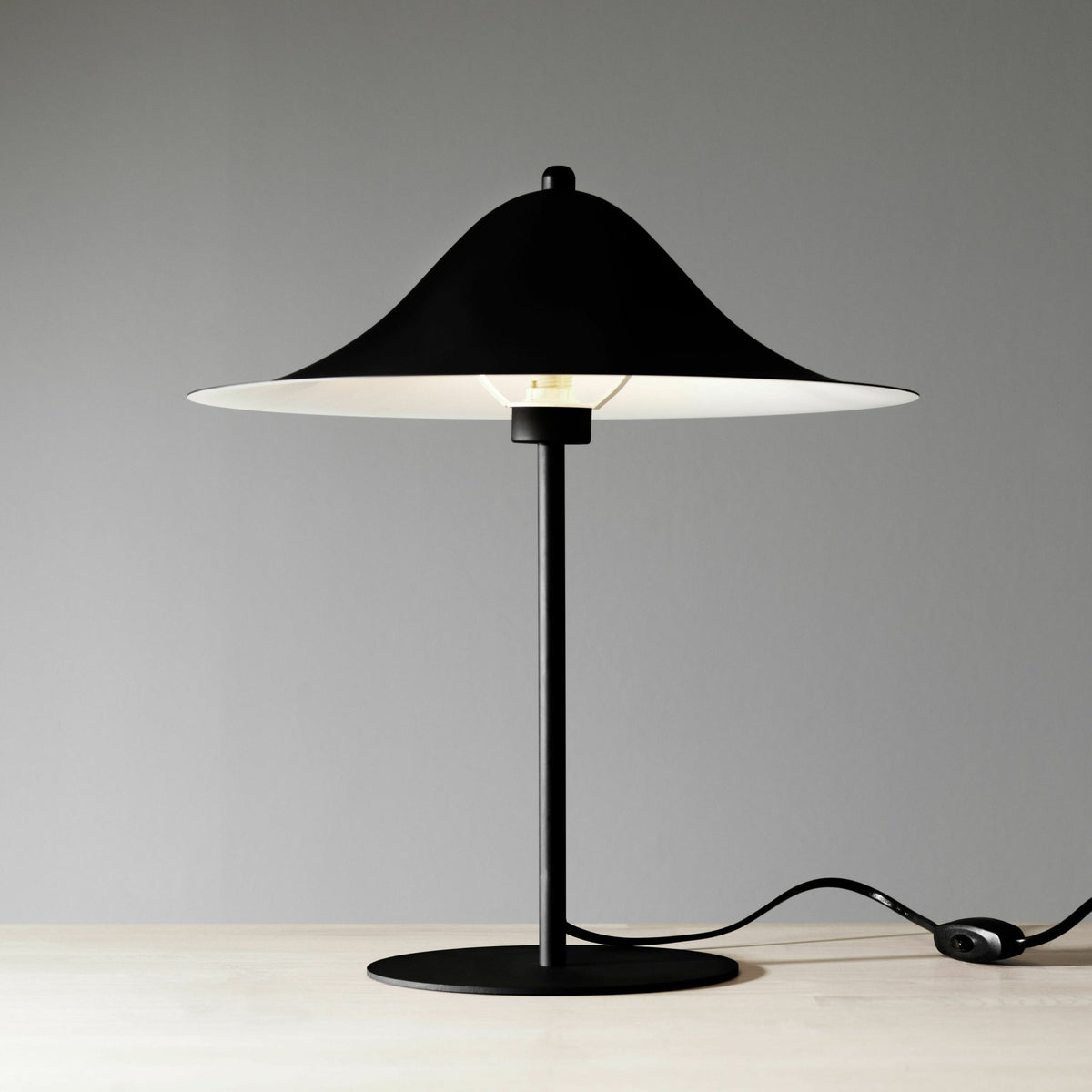 Lampe à poser en aluminium noir Hans 35 - Pholc - The Cool Republic
