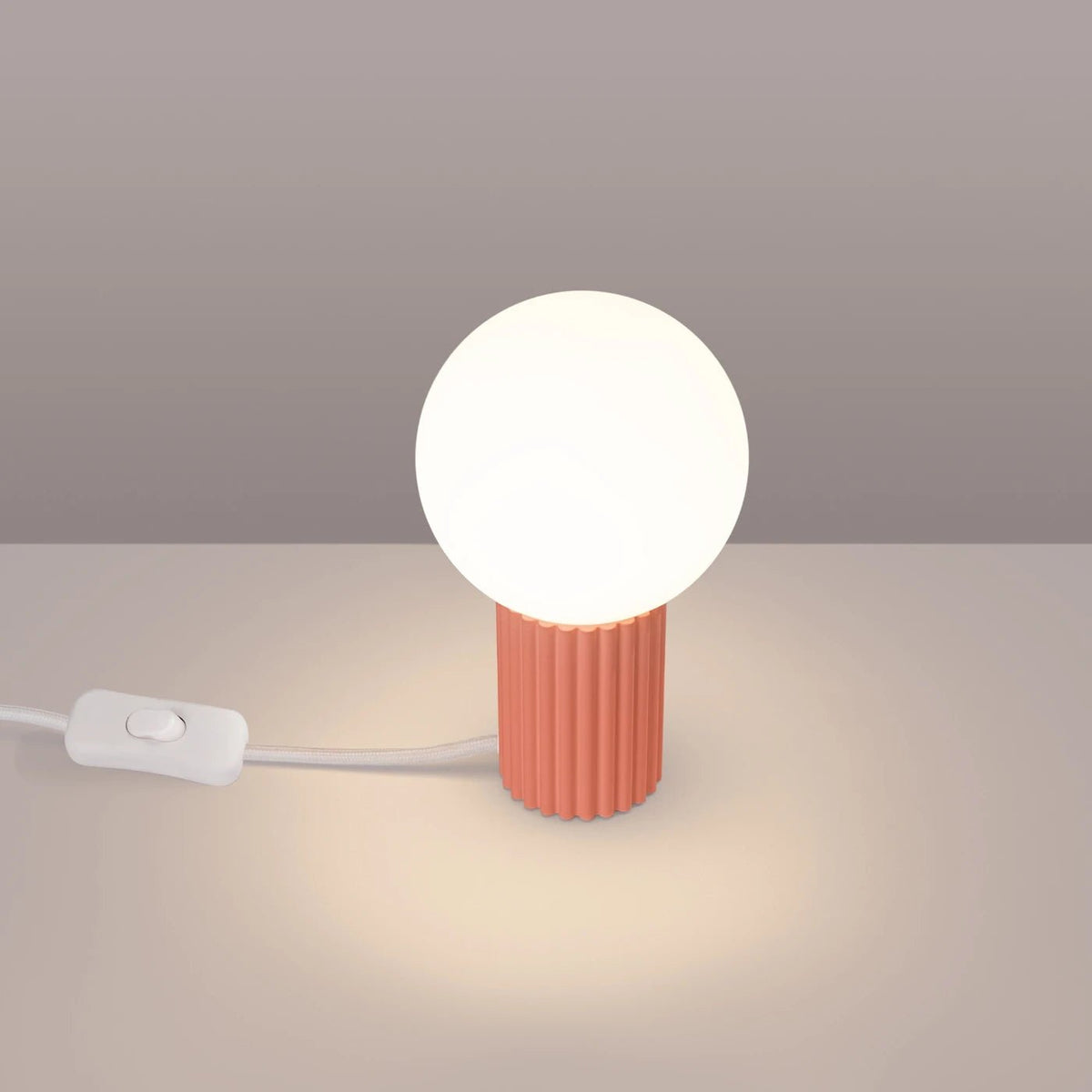 Lampe à poser en aluminium pêche 12x19cm Halo - Sollux - The Cool Republic