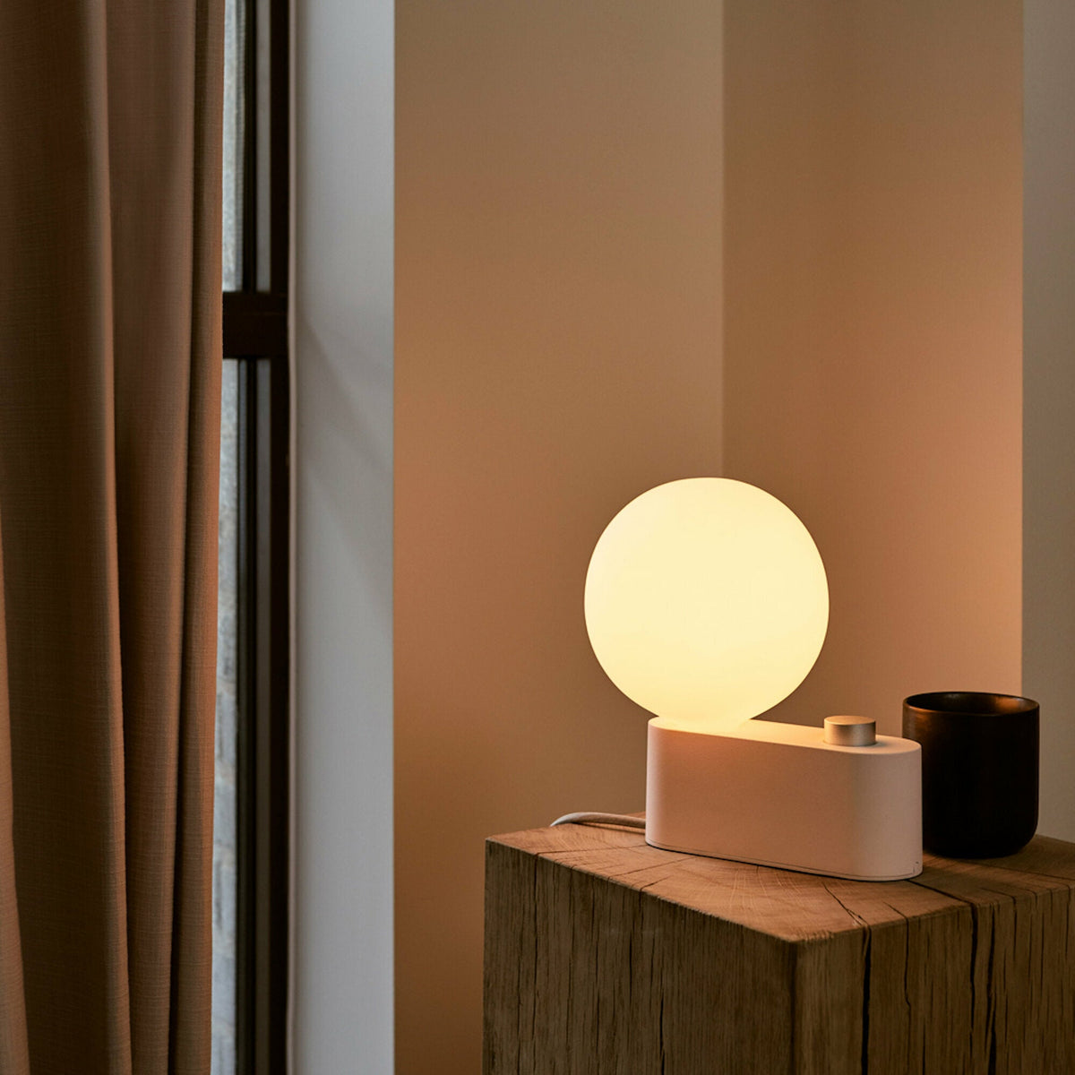 Light pink aluminum table lamp 22 x 15 cm Alumina - Tala - The Cool Republic
