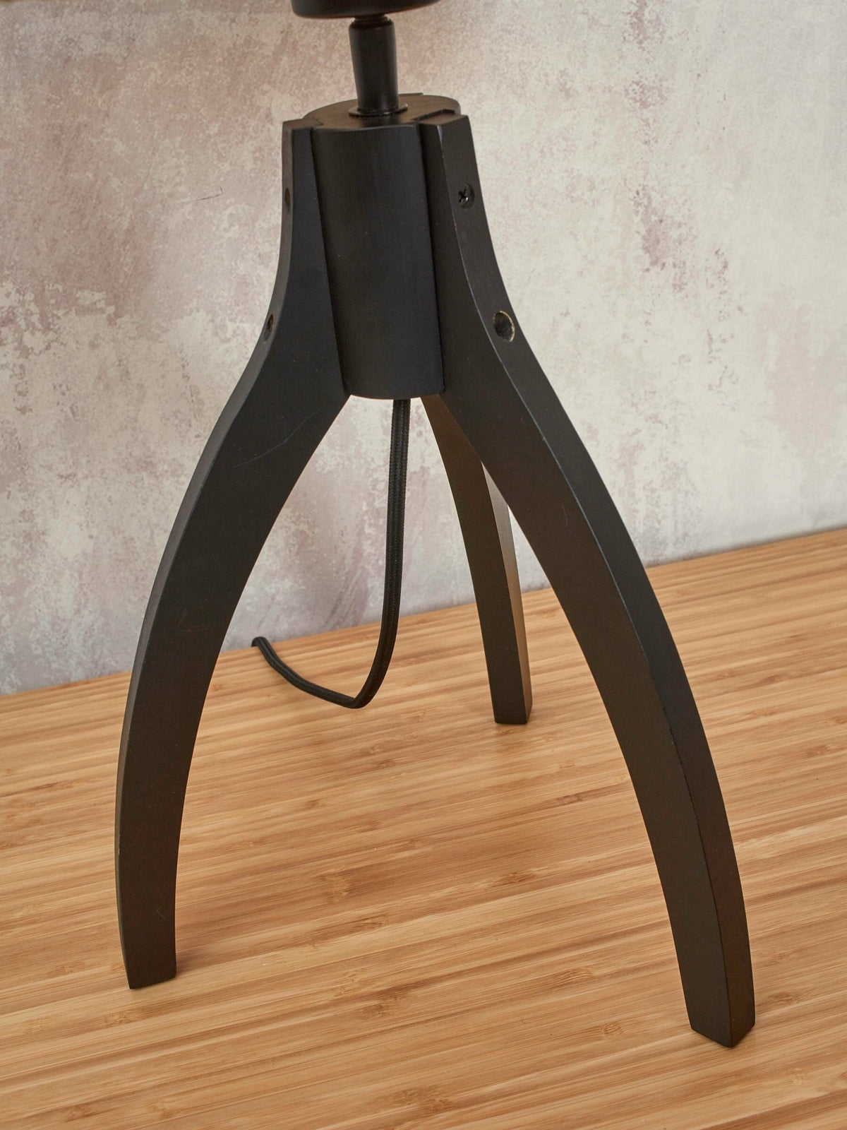 Lampe à poser en bambou noir avec abat-jour noir 30x40 cm Iguazu - Good & Mojo - The Cool Republic