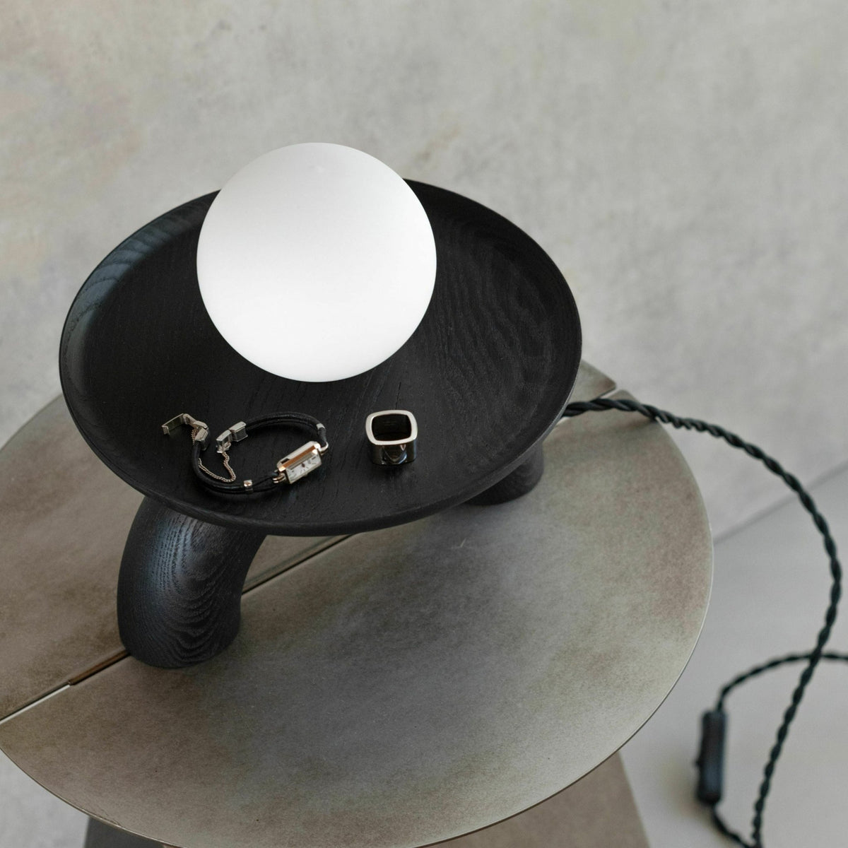 Lampe à poser en frêne noir Popylight - Mlle Jo - The Cool Republic
