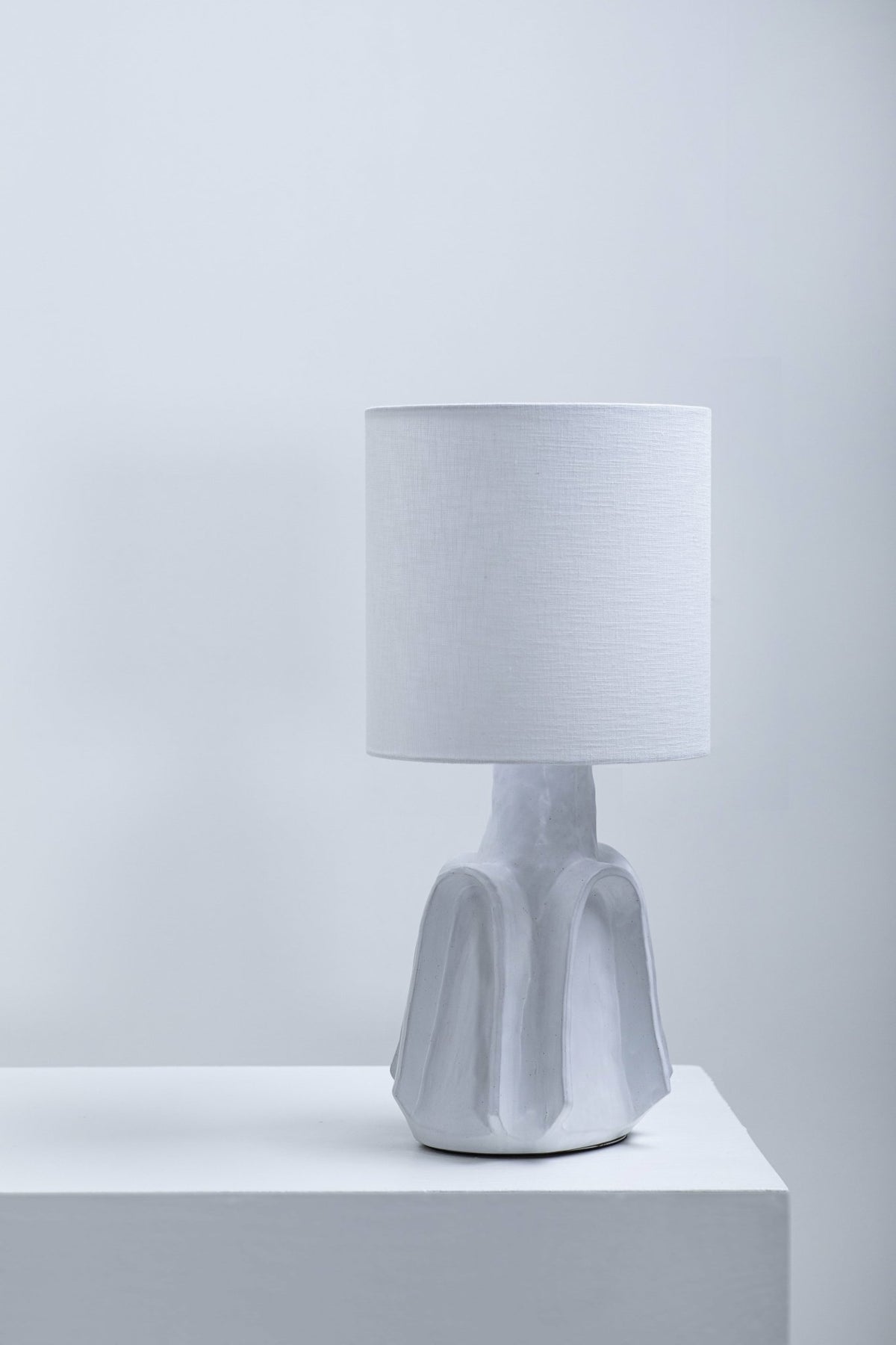 Lampe à poser en grès blanc 25 x 53 cm Billy - Serax - The Cool Republic