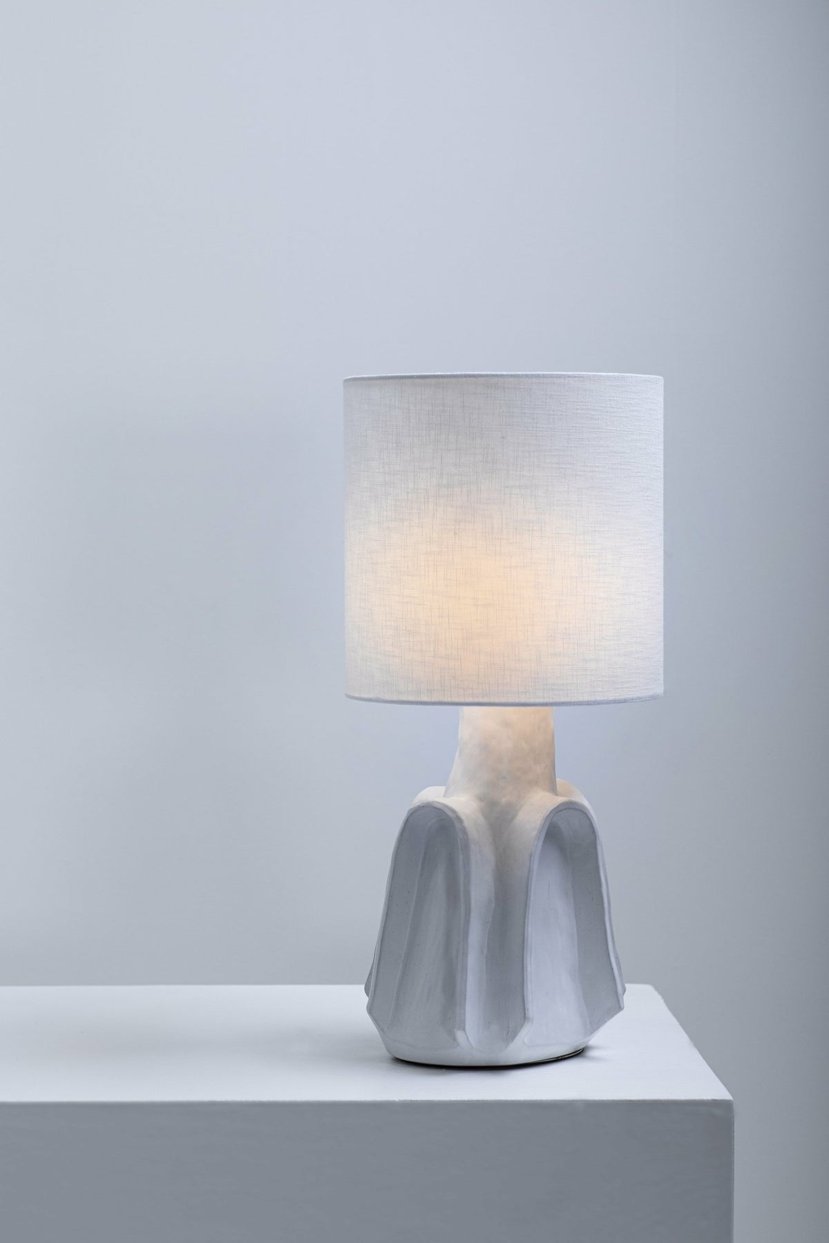 Lampe à poser en grès blanc 25 x 53 cm Billy - Serax - The Cool Republic