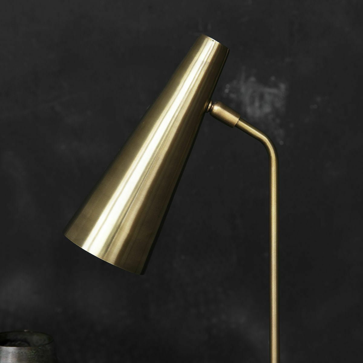 Lampe à poser en laiton doré 21 x 52 cm Precise - House Doctor - The Cool Republic