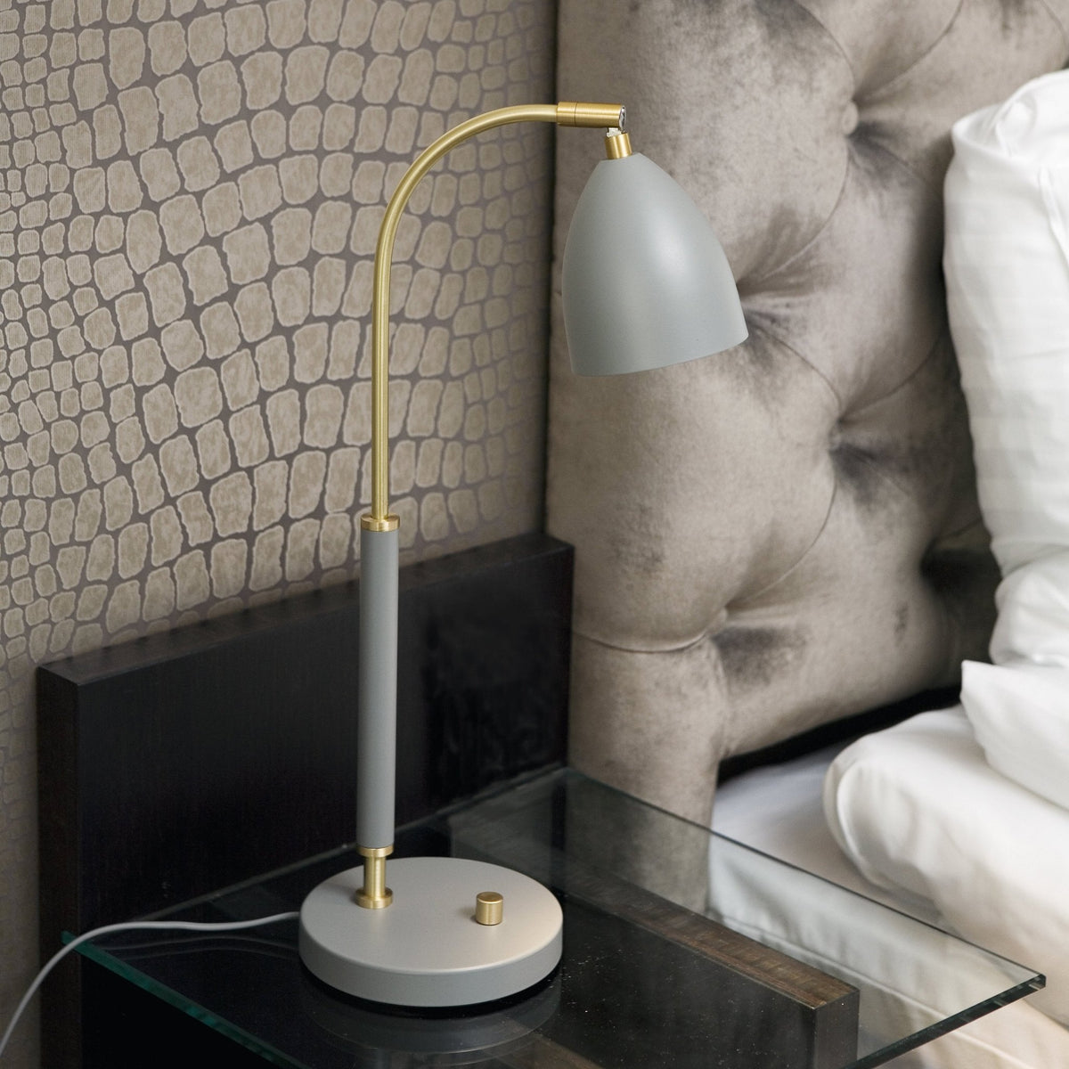 Lampe à poser en laiton et métal gris 50,7 x 9,8 cm Deluxe - Belid - The Cool Republic