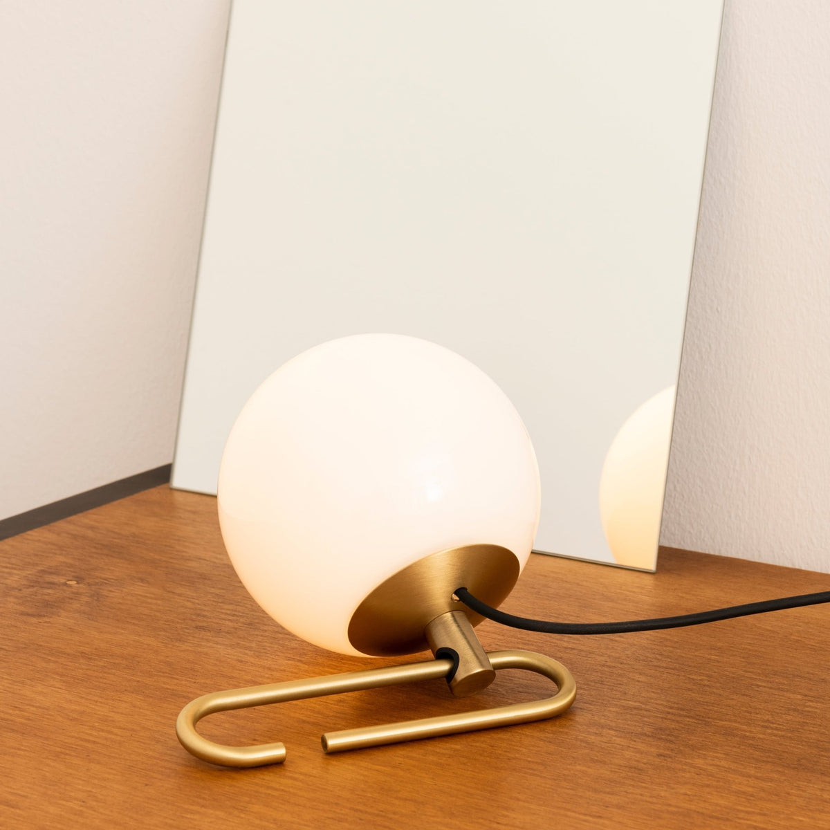 Lampe à poser en laiton Nh1217 - Artemide - The Cool Republic