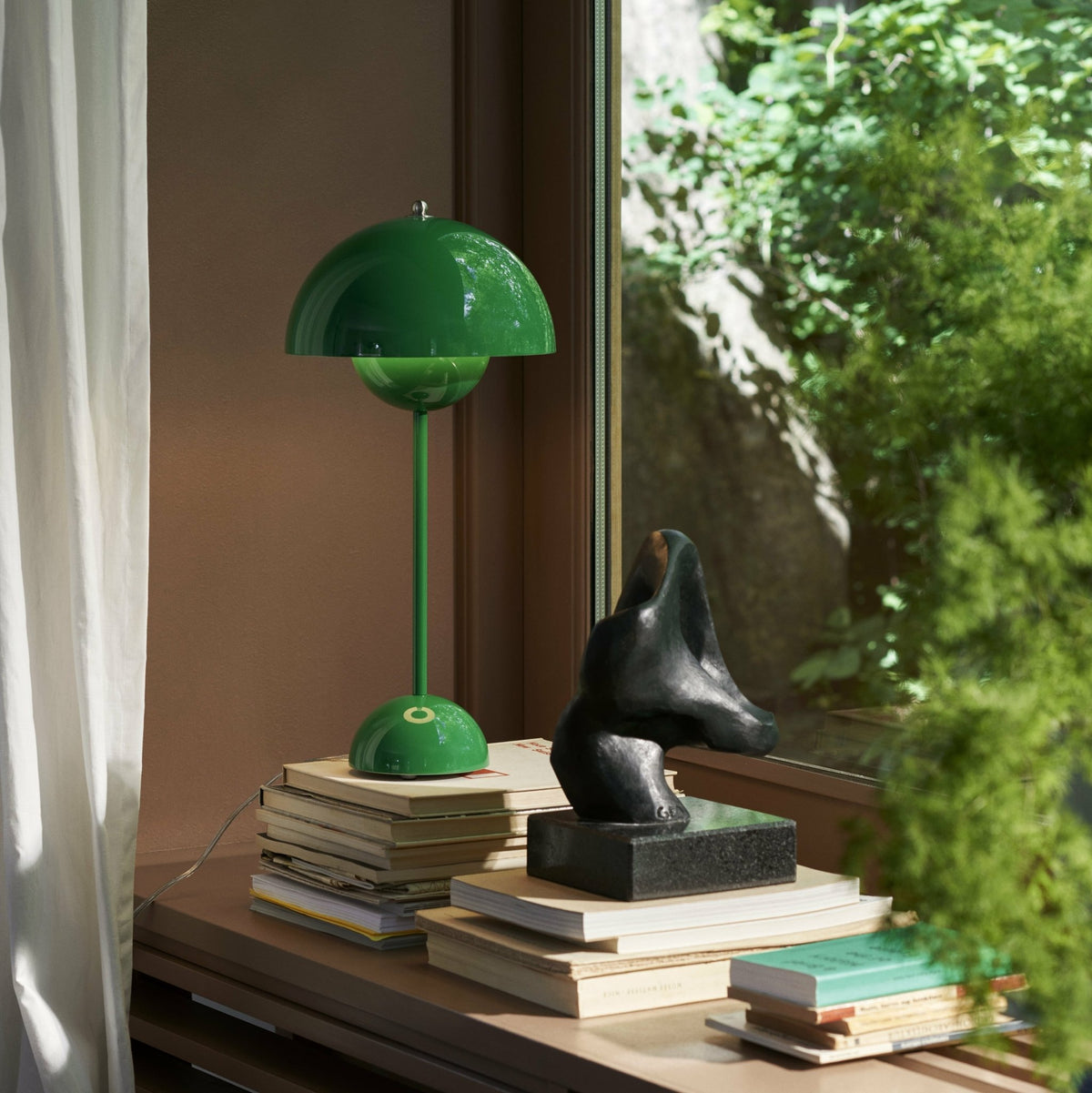 Lampe à poser en métal laqué vert Signal 50 x 23 cm Flowerpot VP3 - &Tradition - The Cool Republic