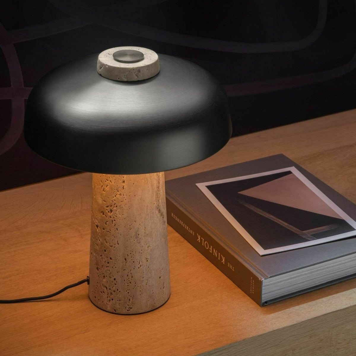 Lampe à poser en pierre travertin et aluminium laiton bronzé 30cm Reverse - Audo - The Cool Republic