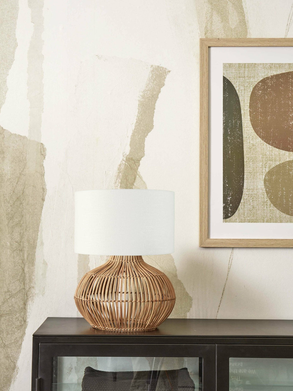 Lampe à poser en rotin avec abat-jour en lin blanc 32x20cm Kalahari - Good & Mojo - The Cool Republic