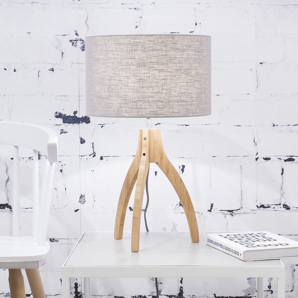 Lampe à poser gris clair 54 x 32 cm Annapurna - Good & Mojo - The Cool Republic