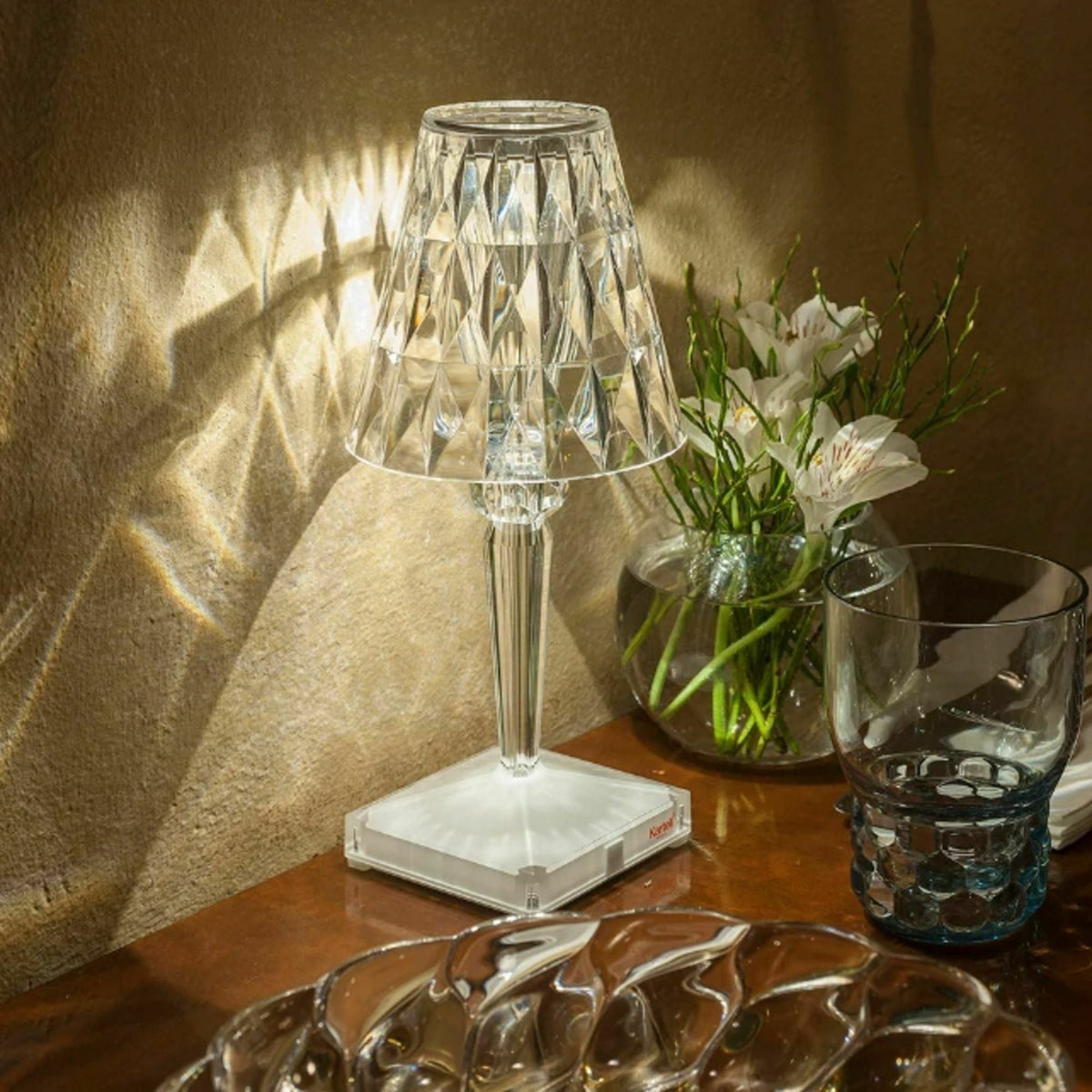 Lampe à poser LED bleue Big Battery - Kartell - The Cool Republic