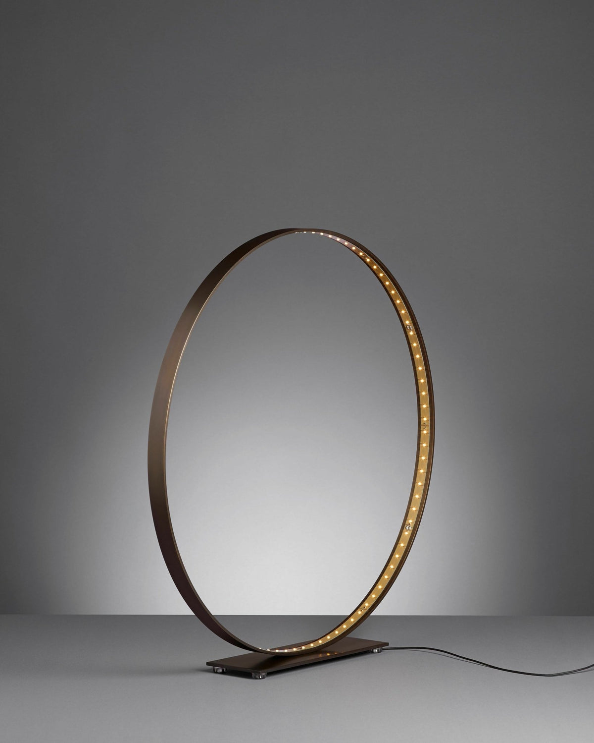 Lampe à poser led bronze 63cm Classic - Le Deun - The Cool Republic