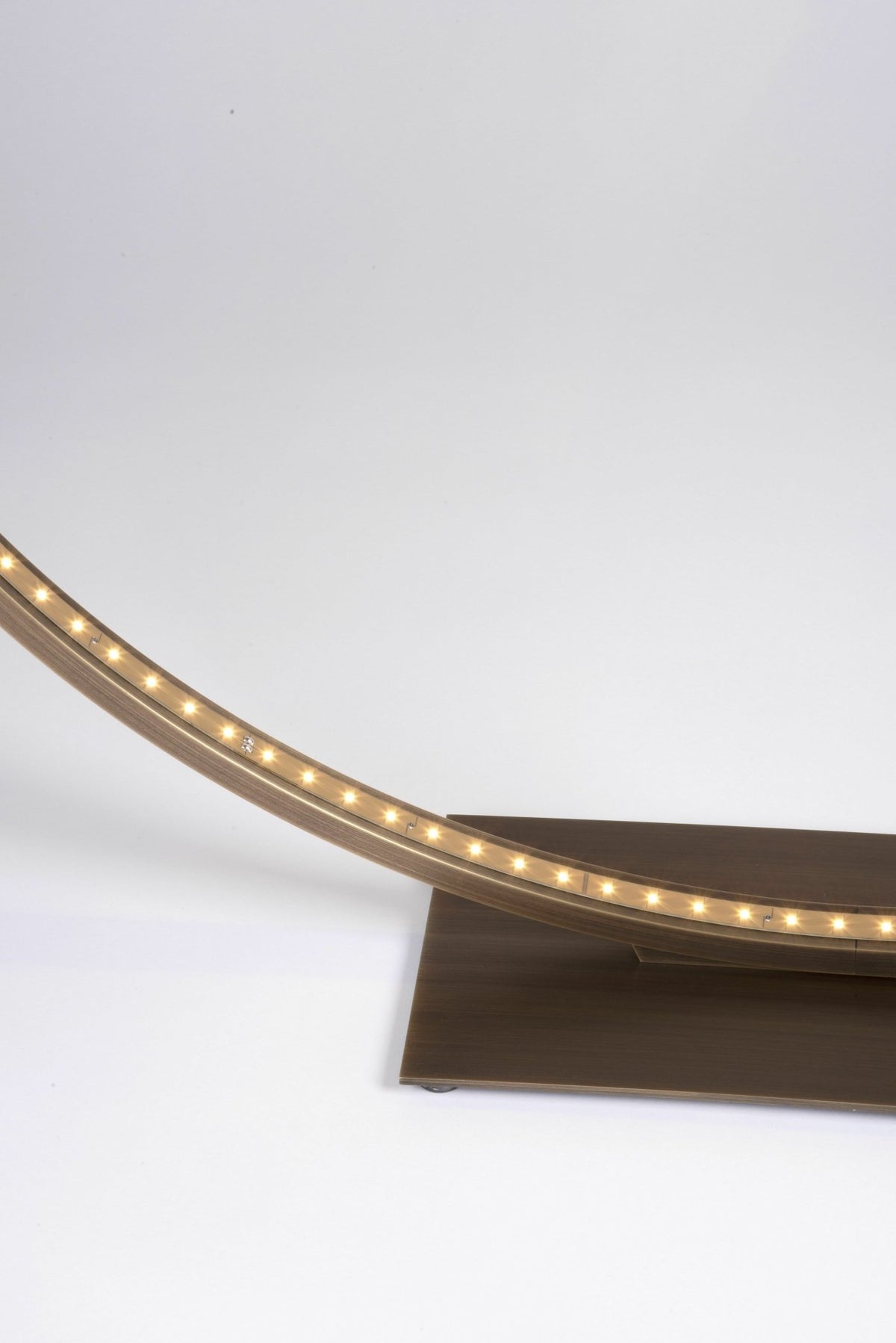 Lampe à poser LED bronze Mega 90 - Le Deun - The Cool Republic
