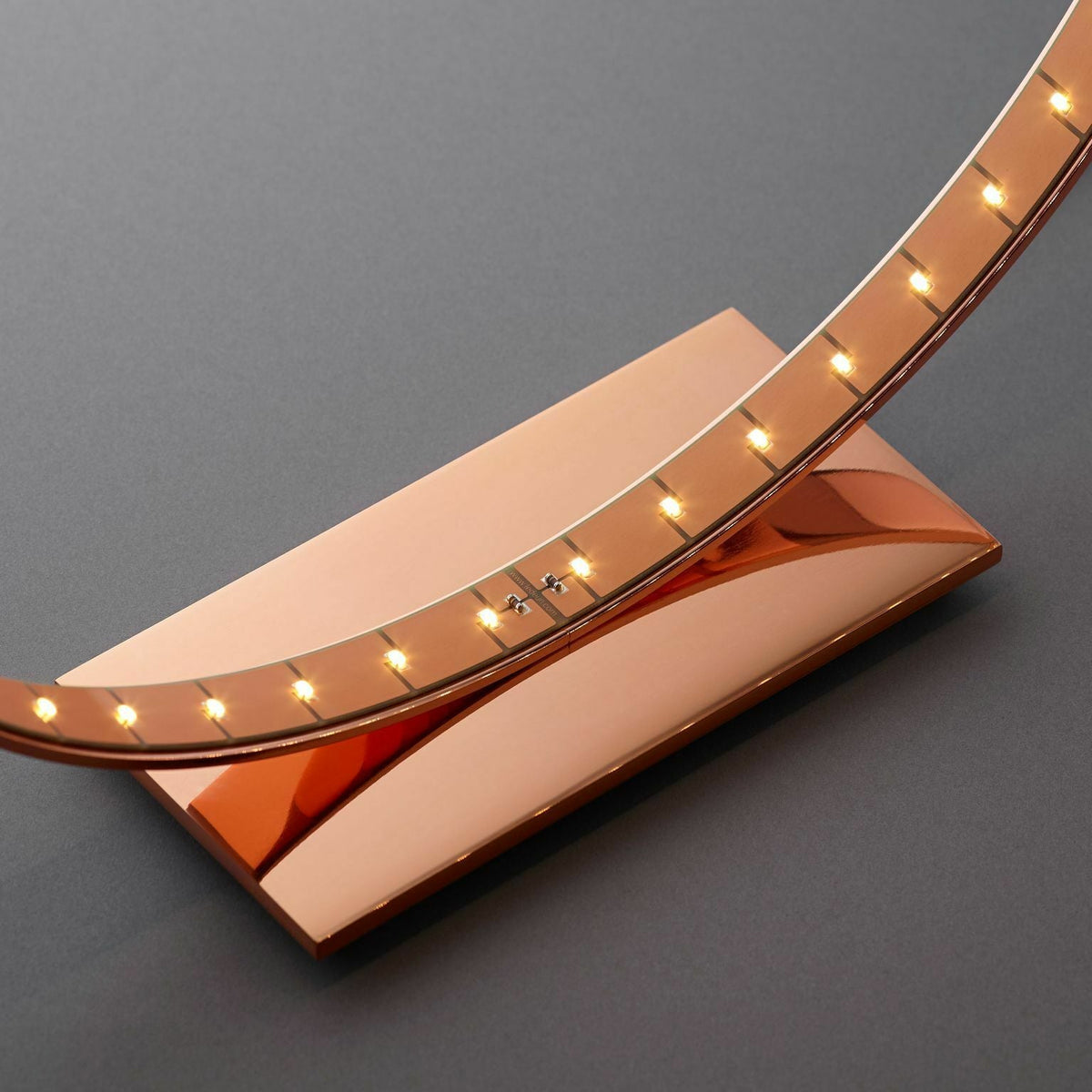 Lampe à poser LED cuivre Prestige brillant Micro - Le Deun - The Cool Republic