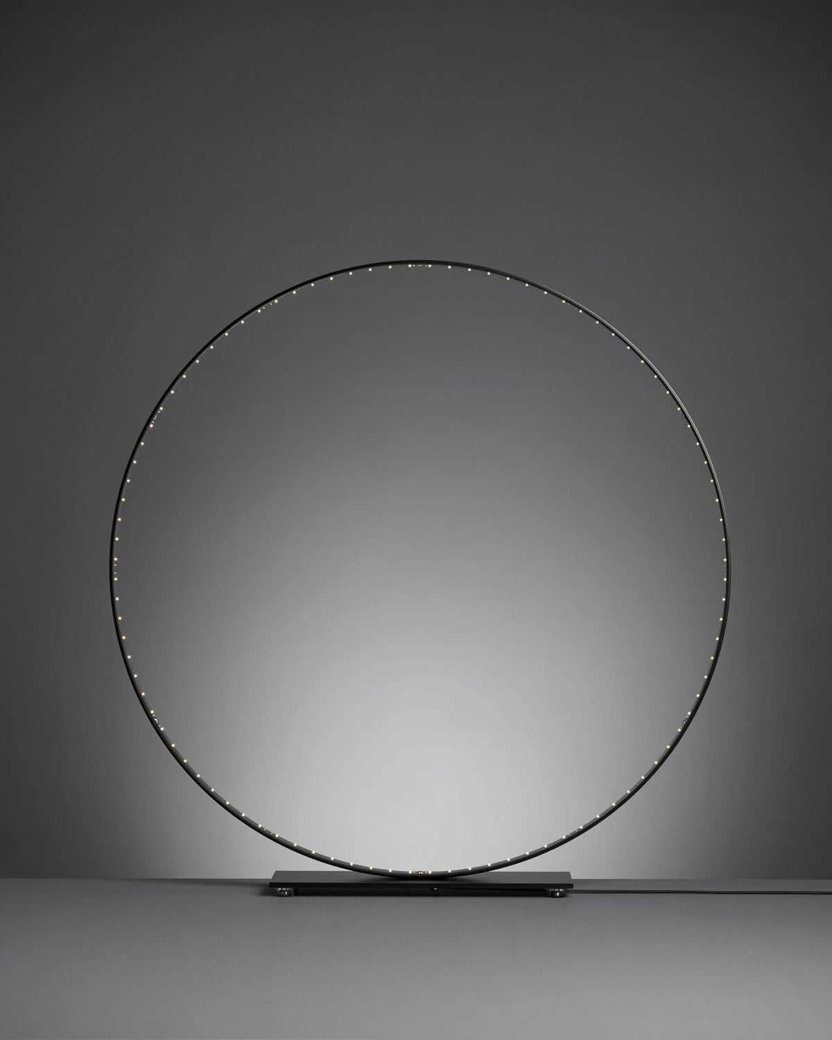 Lampe à poser led noire 63cm Classic - Le Deun - The Cool Republic