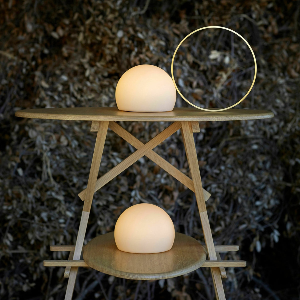 Lampe à poser sans fil dorée avec grand anneau Circ - Estiluz - The Cool Republic