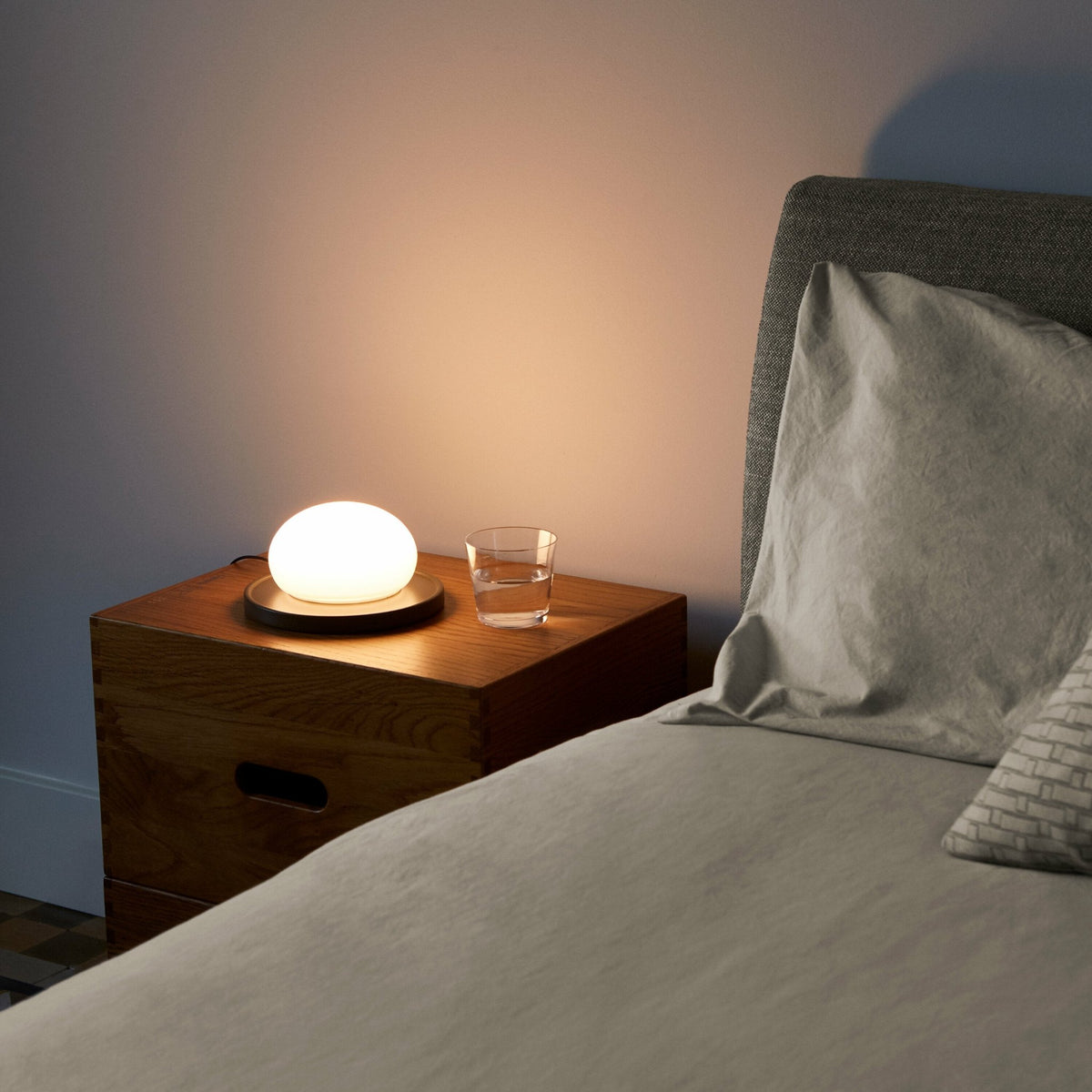 Lampe à poser support blanc Bolita - Marset - The Cool Republic
