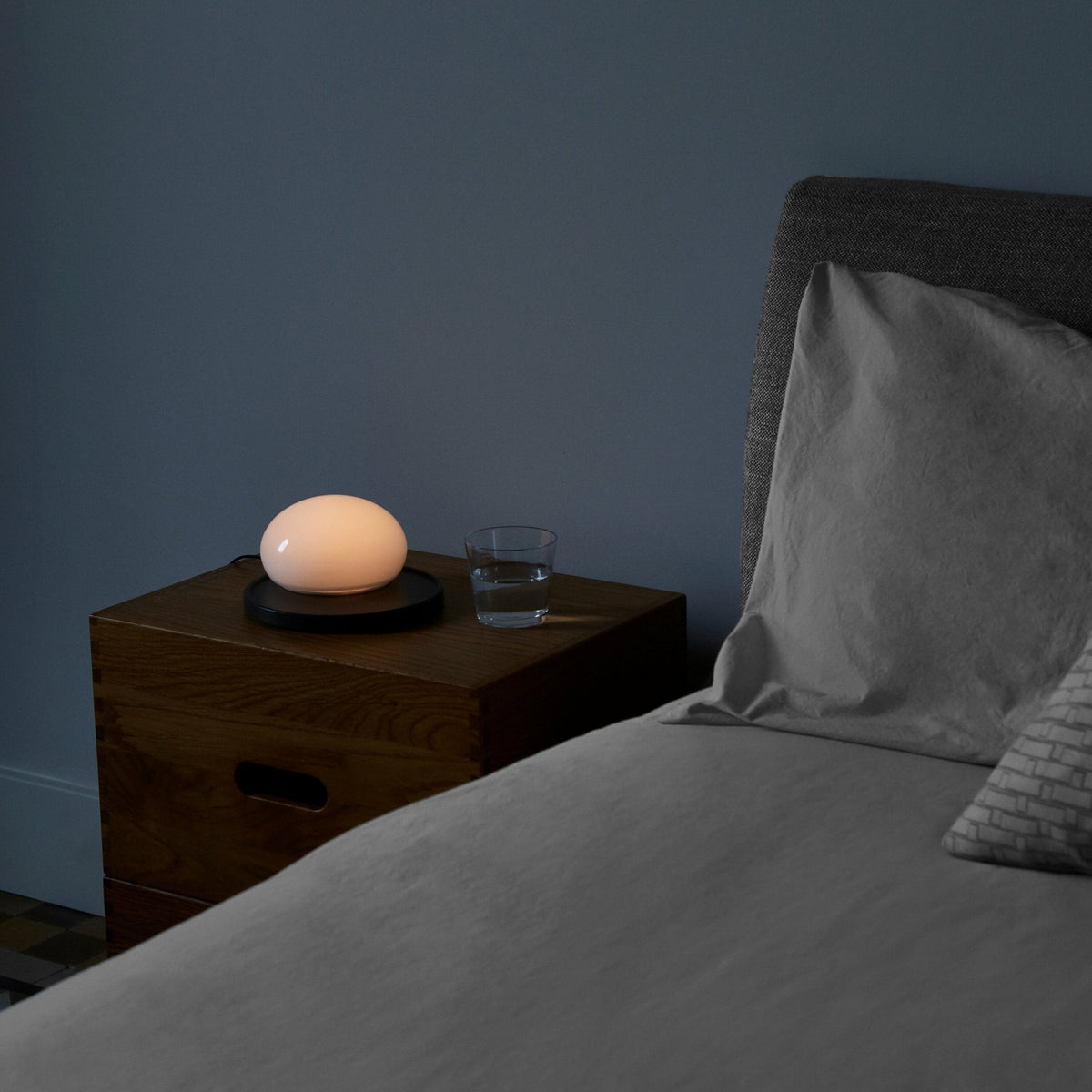 Lampe à poser support blanc Bolita - Marset - The Cool Republic