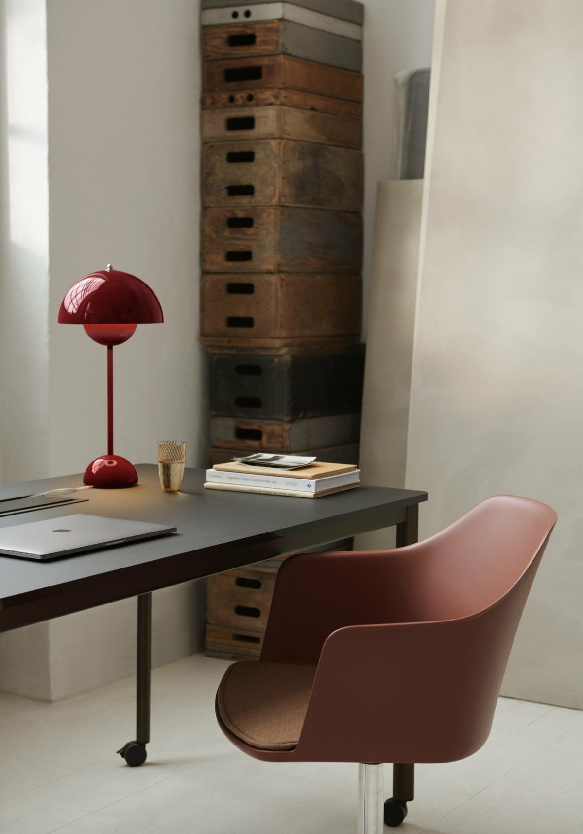 Lampe à poser vermilion red Flowerpot VP3 - &tradition - The Cool Republic