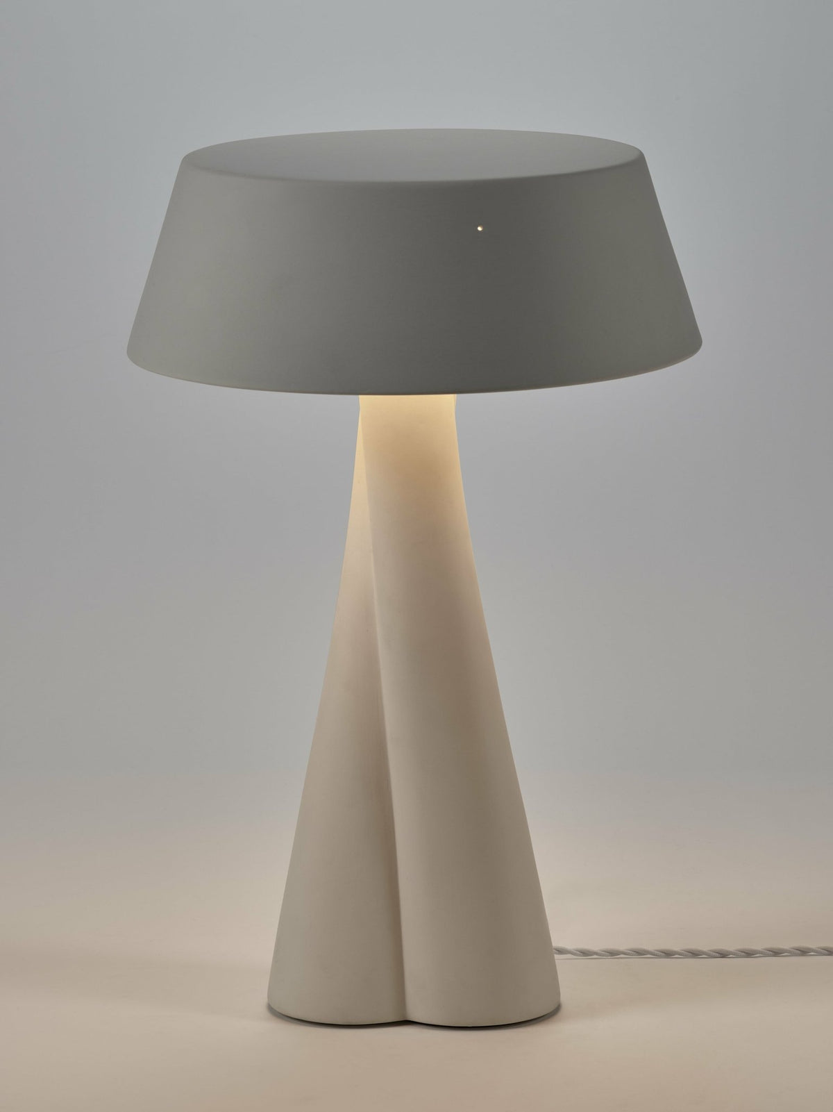 Lampe à table en grès beige 33 x 51,5 cm Paulina 04 - Serax - The Cool Republic