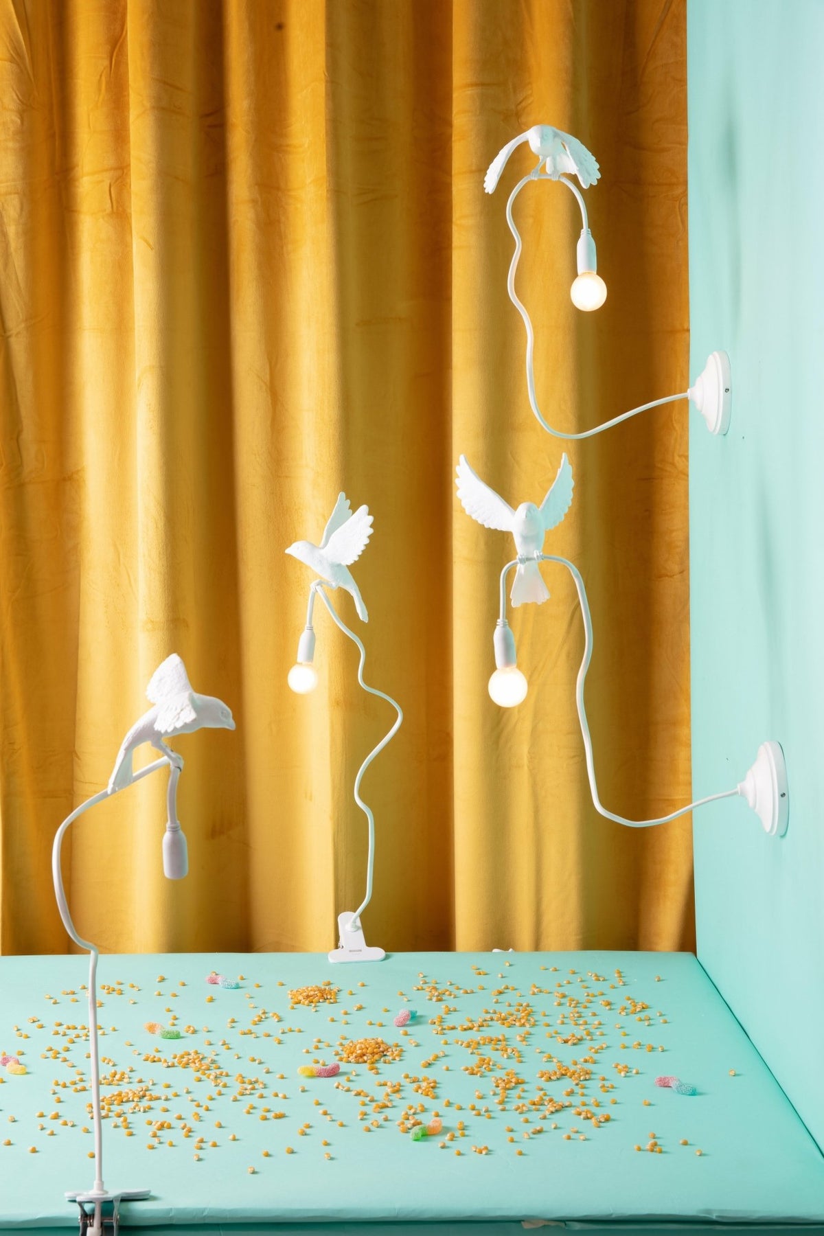 Lampe avec pince en résine blanche Landing Sparrow - Seletti - The Cool Republic