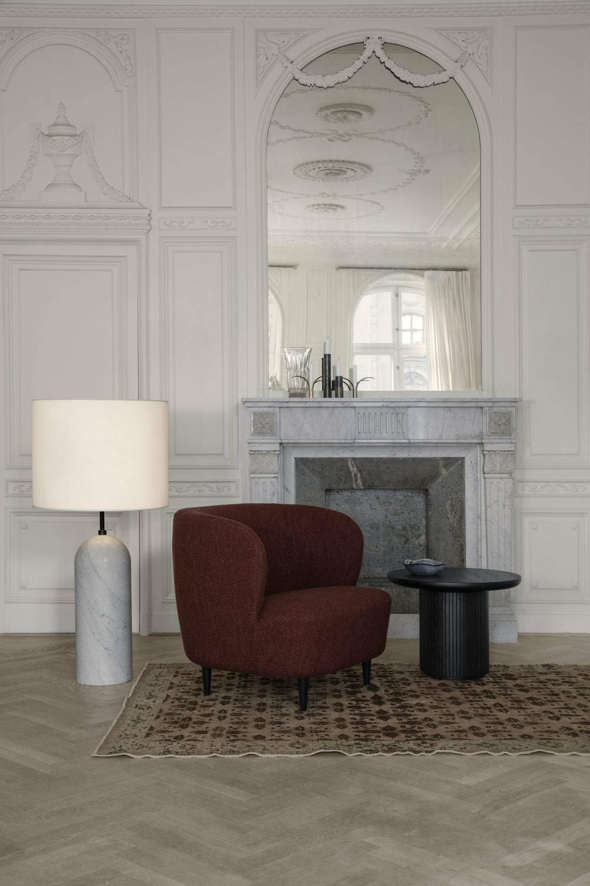 White floor lamp in marbre XL Gravity - Gubi - The Cool Republic